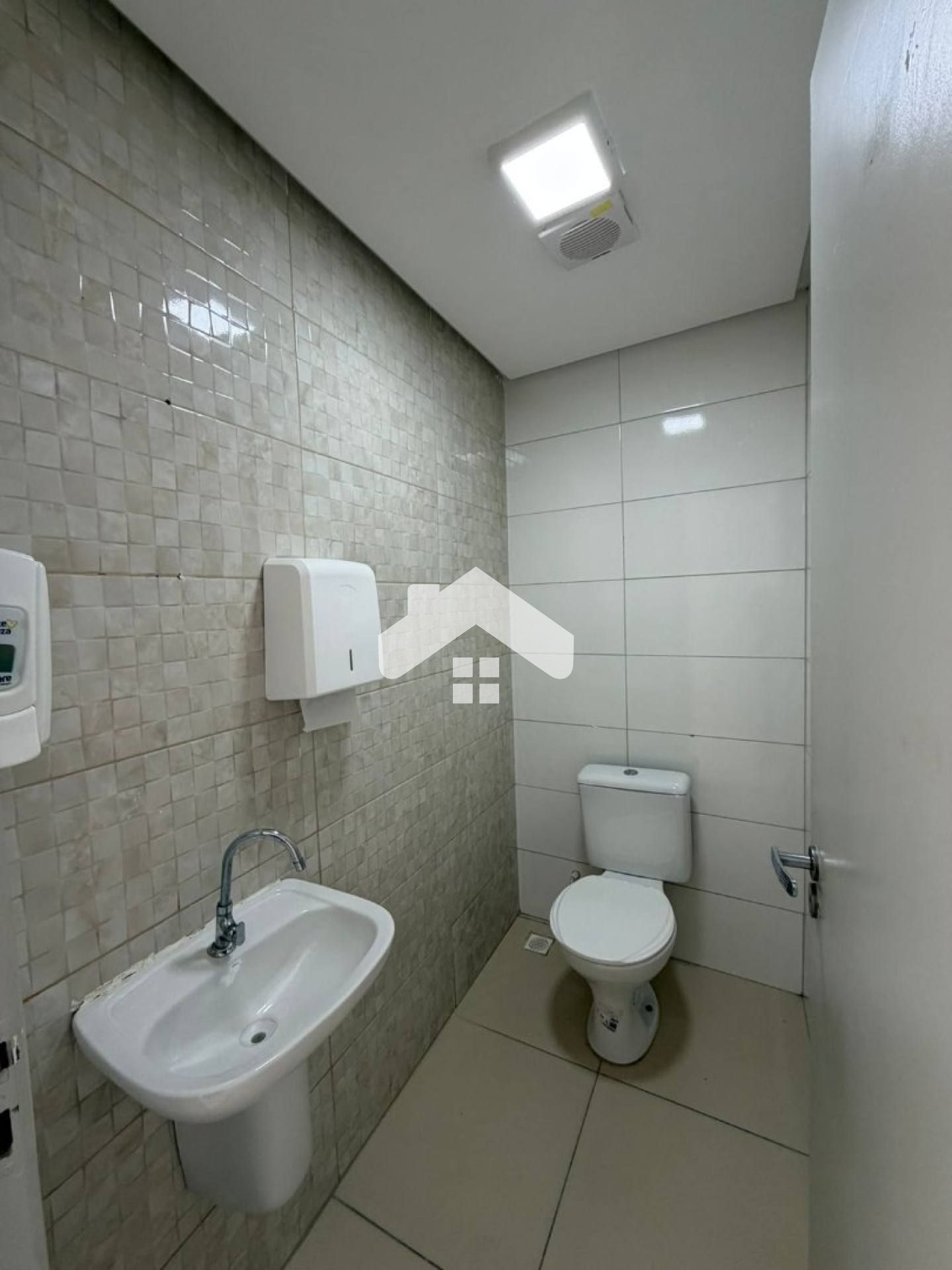 Sala comercial na Galeria Andara, 1 banheiro privativo - Luzia