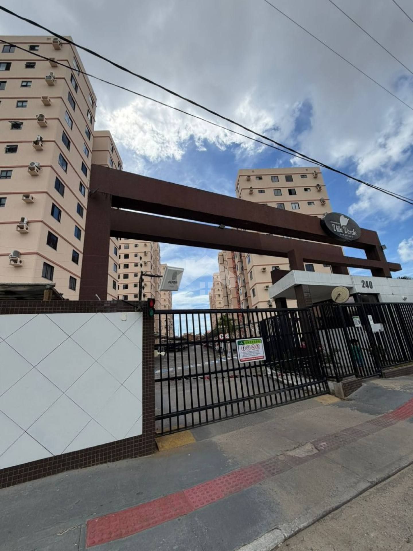 Apartamento no Vila Verde 2/4, 1 suíte, 1 vaga - Jabotiana