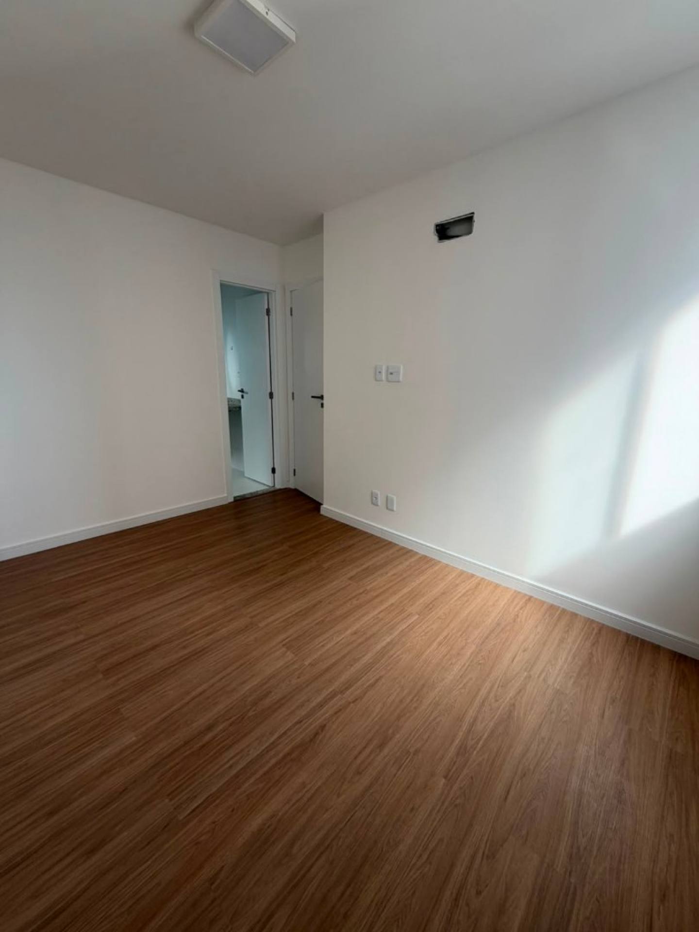Apartamento no Urbanus, 3/4, 1 suíte, 2 vagas (Condomínio incluso) - Luzia