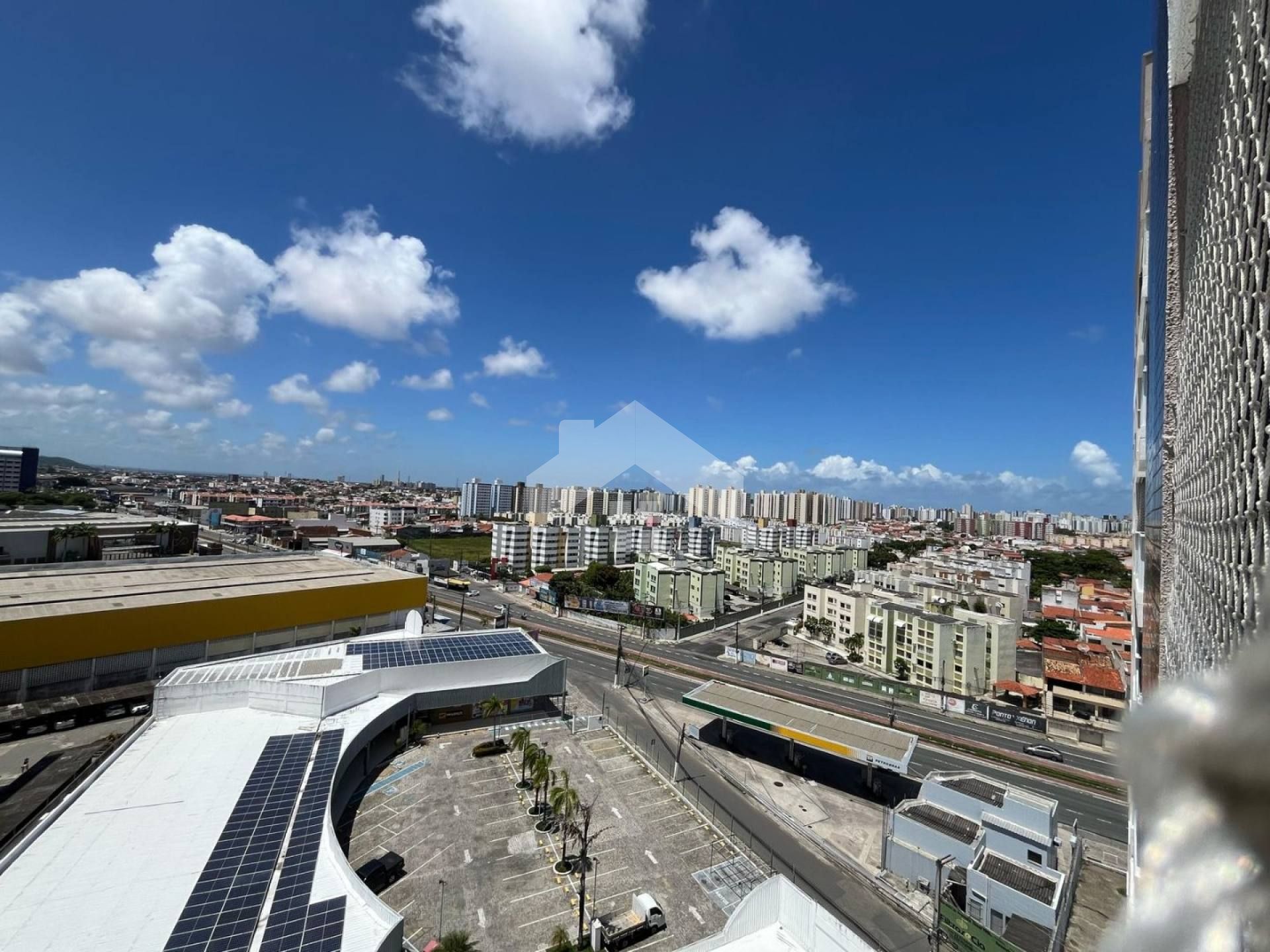 Apartamento andar alto com 2 quartos sendo um suíte no Ponto Novo | Av Rio de Janeiro
