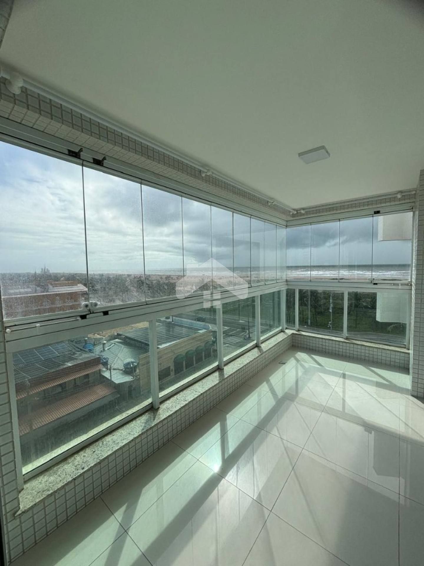 Apartamento no Ocean Residence 2/4, 2 suítes, 1 vaga - Atalaia