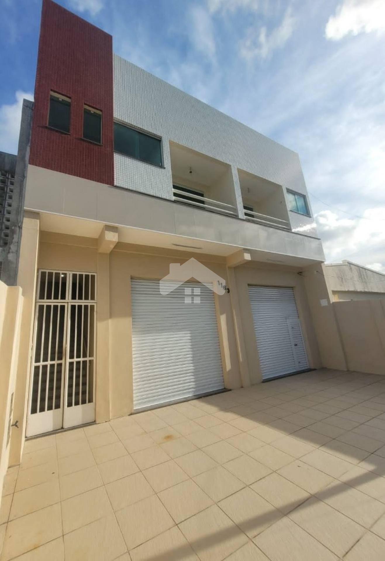 Predio Comercial e Residencial no Bairro Suissa