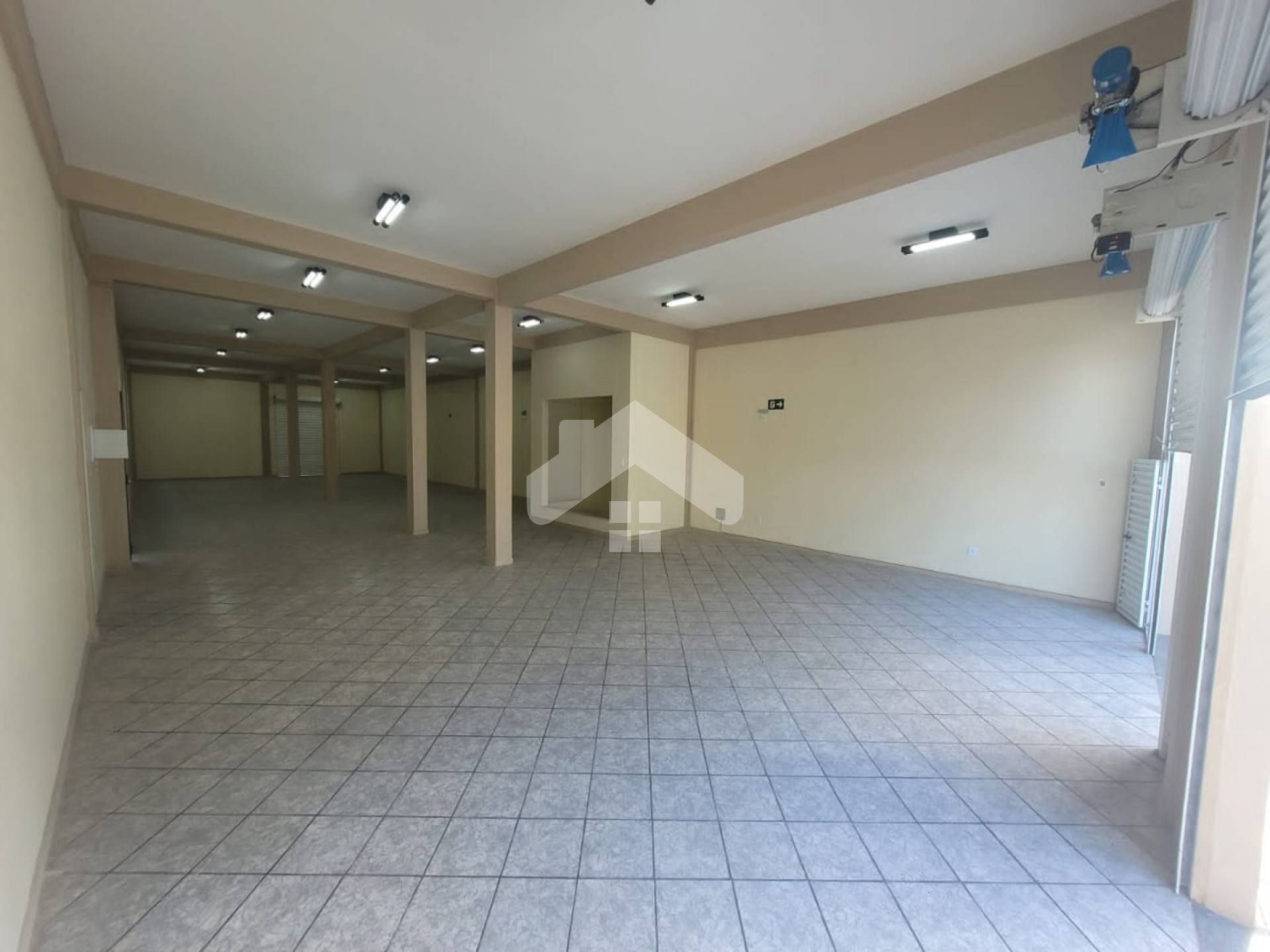 Predio Comercial e Residencial no Bairro Suissa