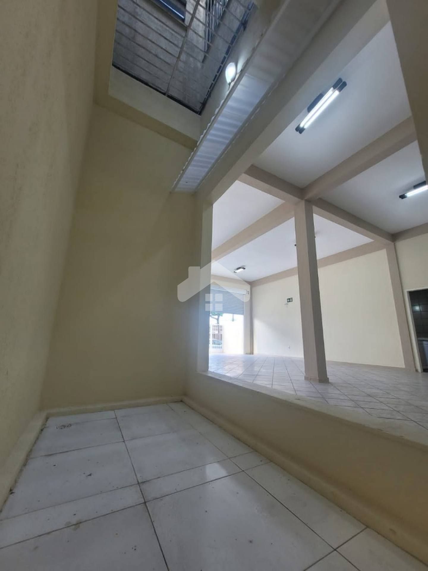 Predio Comercial e Residencial no Bairro Suissa