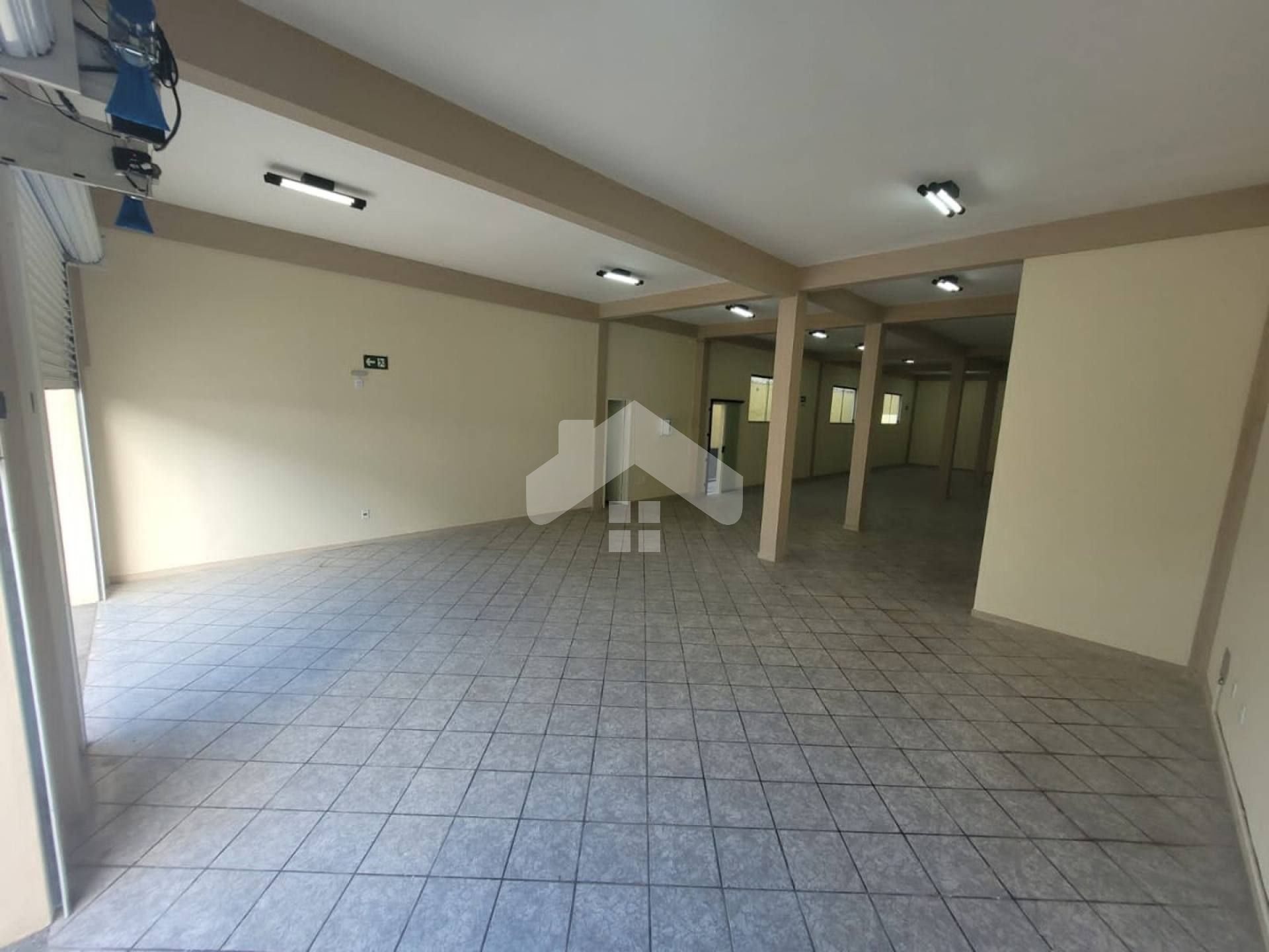 Predio Comercial e Residencial no Bairro Suissa