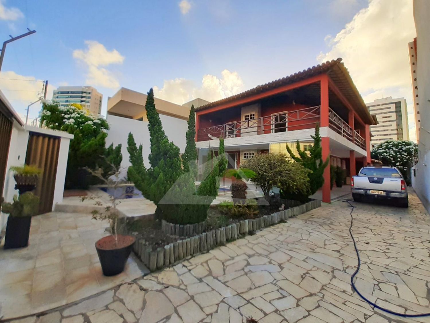 Casa Para Vender com 4 quartos 1 suítes no bairro Atalaia em Aracaju