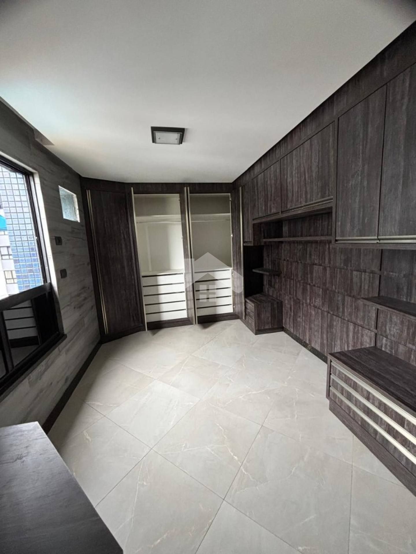 Apartamento no Manhattan Residence, Semi-mobiliado, 2/4, 1 suíte, 2 vagas - (Condomínio incluso) – Jardins