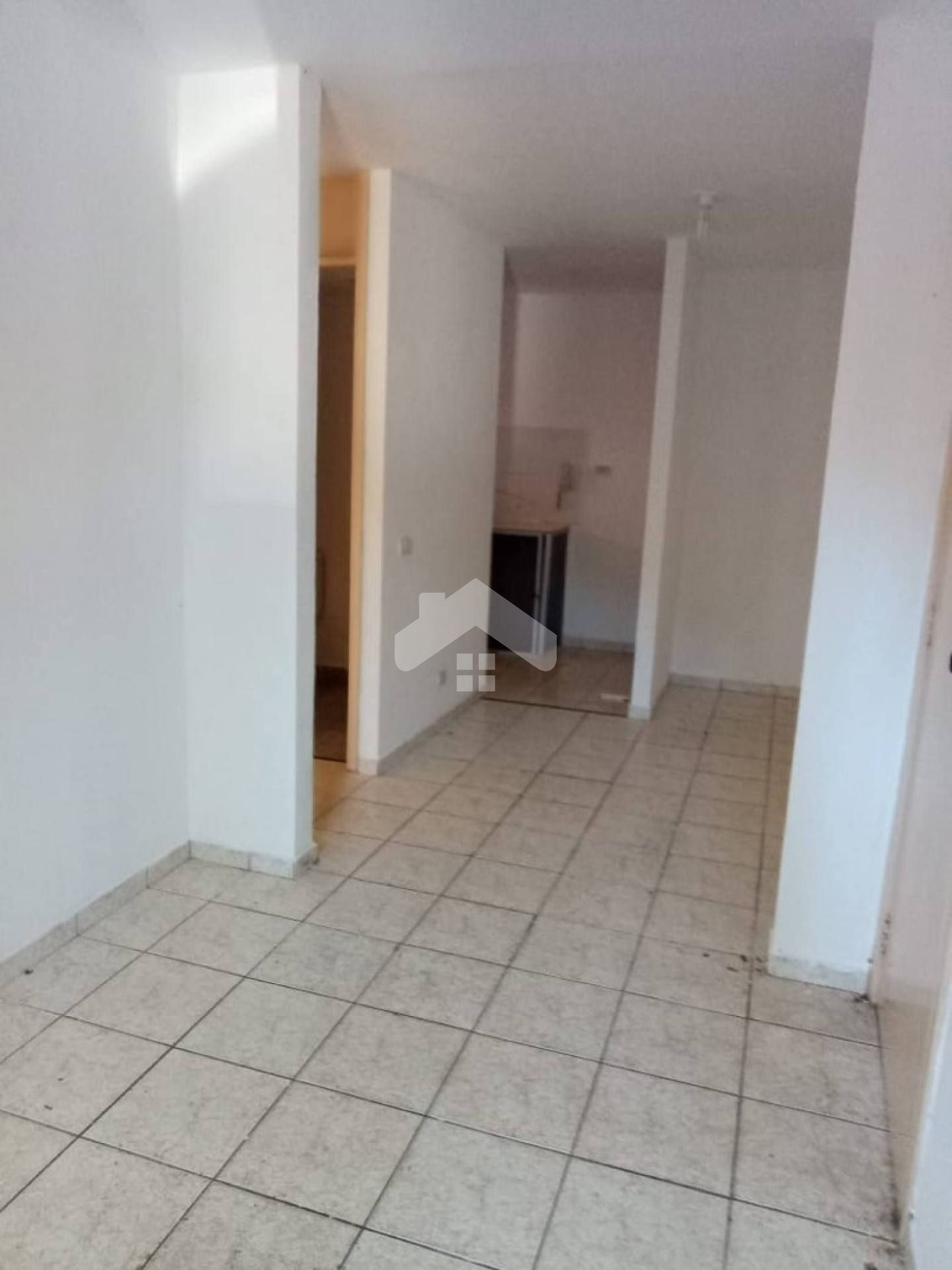 Apto de 2/4 no térreo, sombra total no luzia.