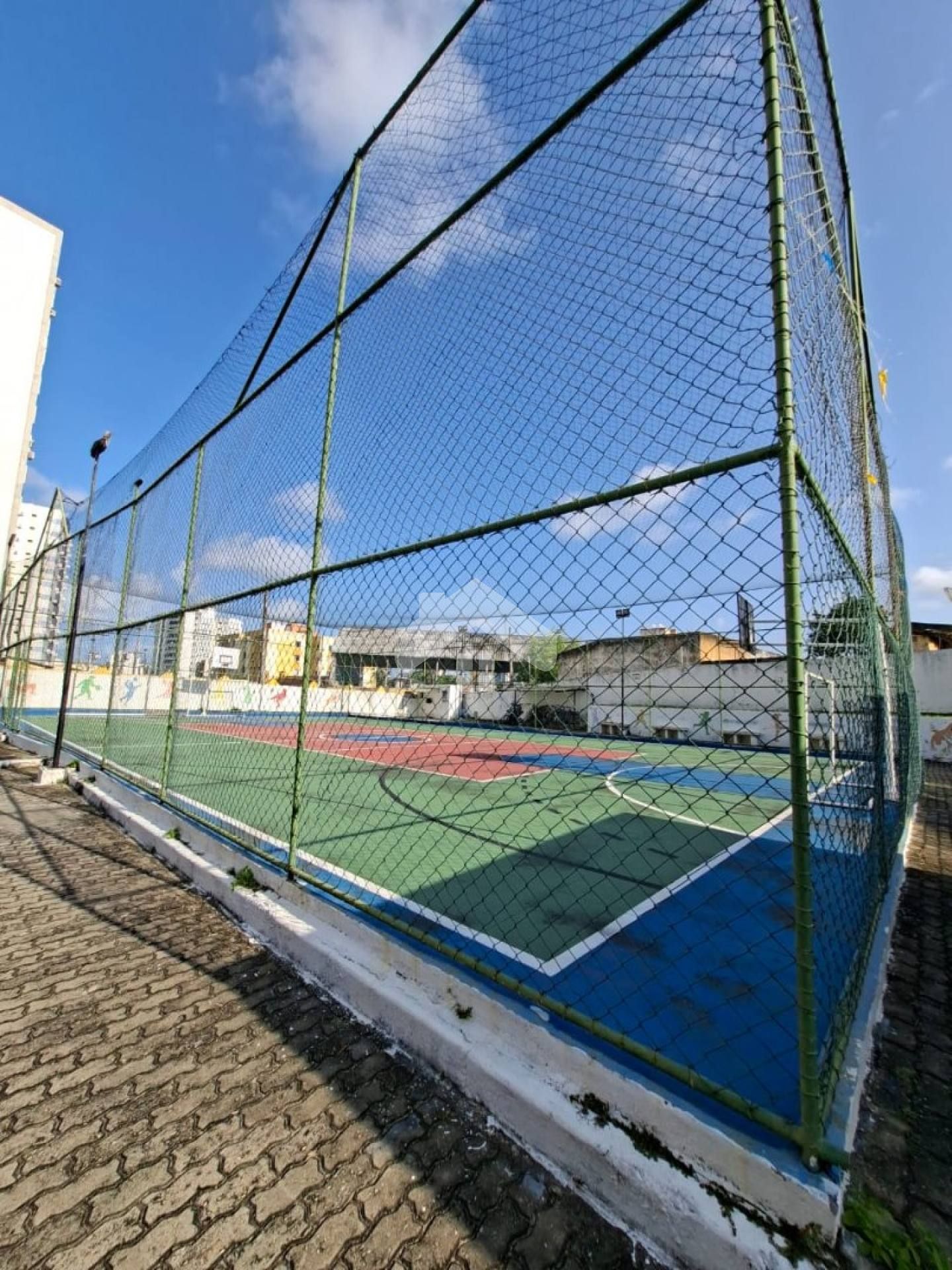 Apto de 2/4 no térreo, sombra total no luzia.