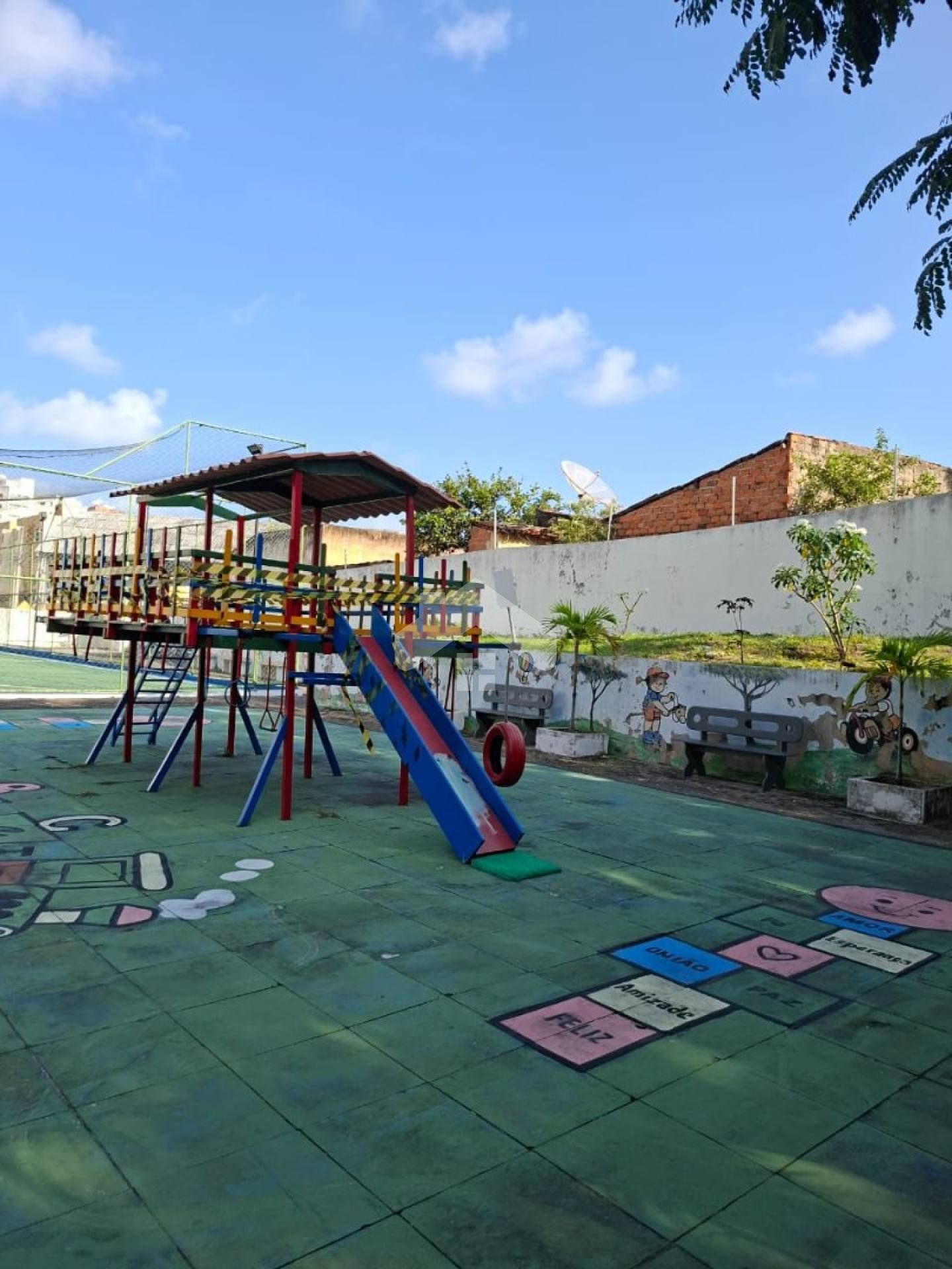 Apto de 2/4 no térreo, sombra total no luzia.