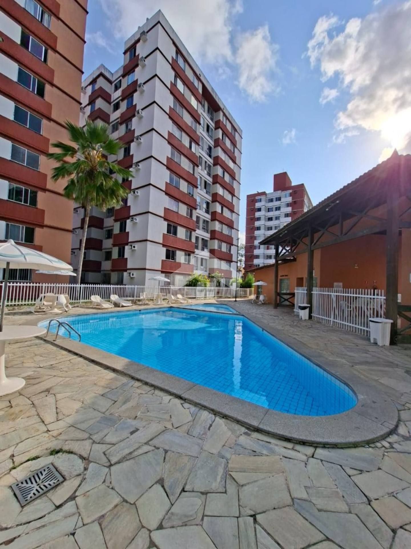 Apto de 2/4 no térreo, sombra total no luzia.