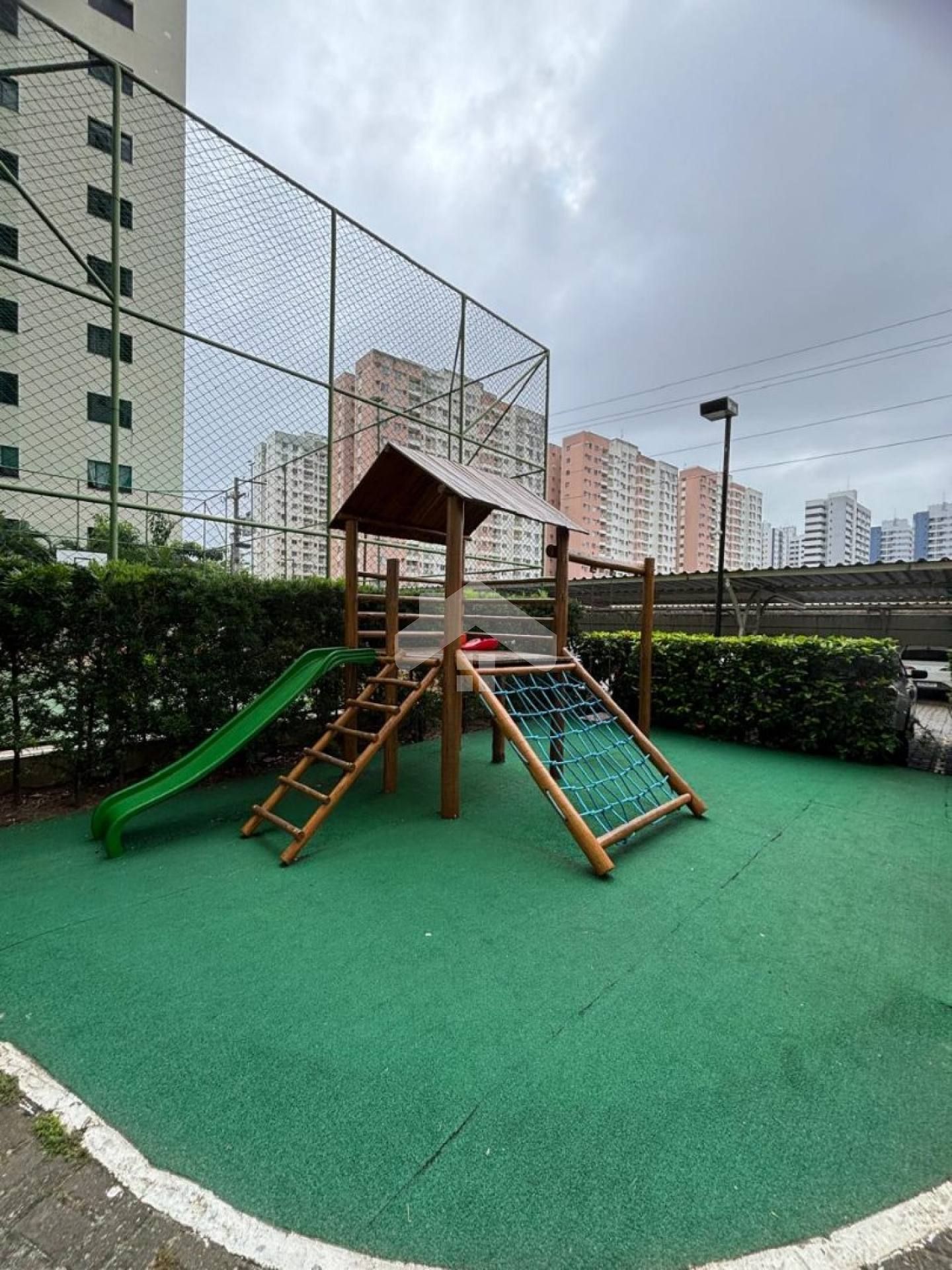 Apartamento no Cond. Repletto , 2/4, 1 suíte, 1 vaga, Semi-mobiliado - Luzia