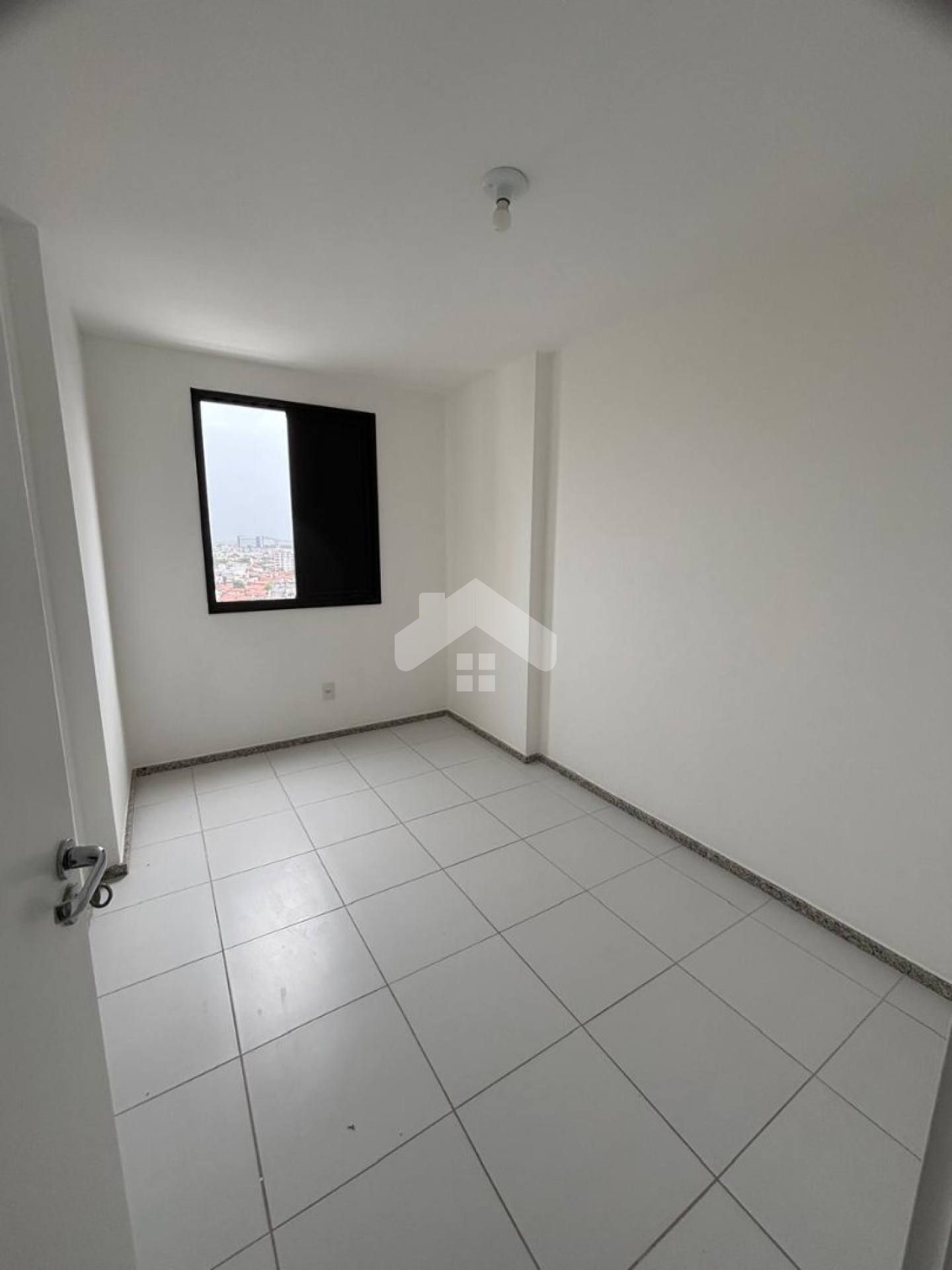 Apartamento no Cond. Repletto , 2/4, 1 suíte, 1 vaga, Semi-mobiliado - Luzia