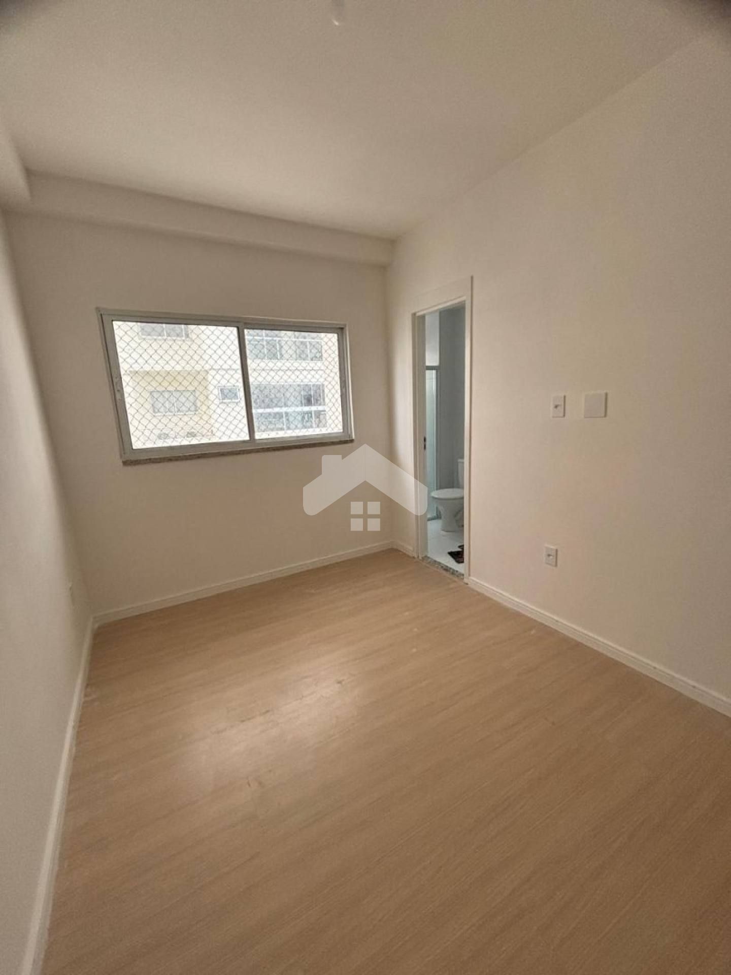 Apartamento no Jardim Serigy, 2/4, 1 suíte, 1 vaga - Farolândia