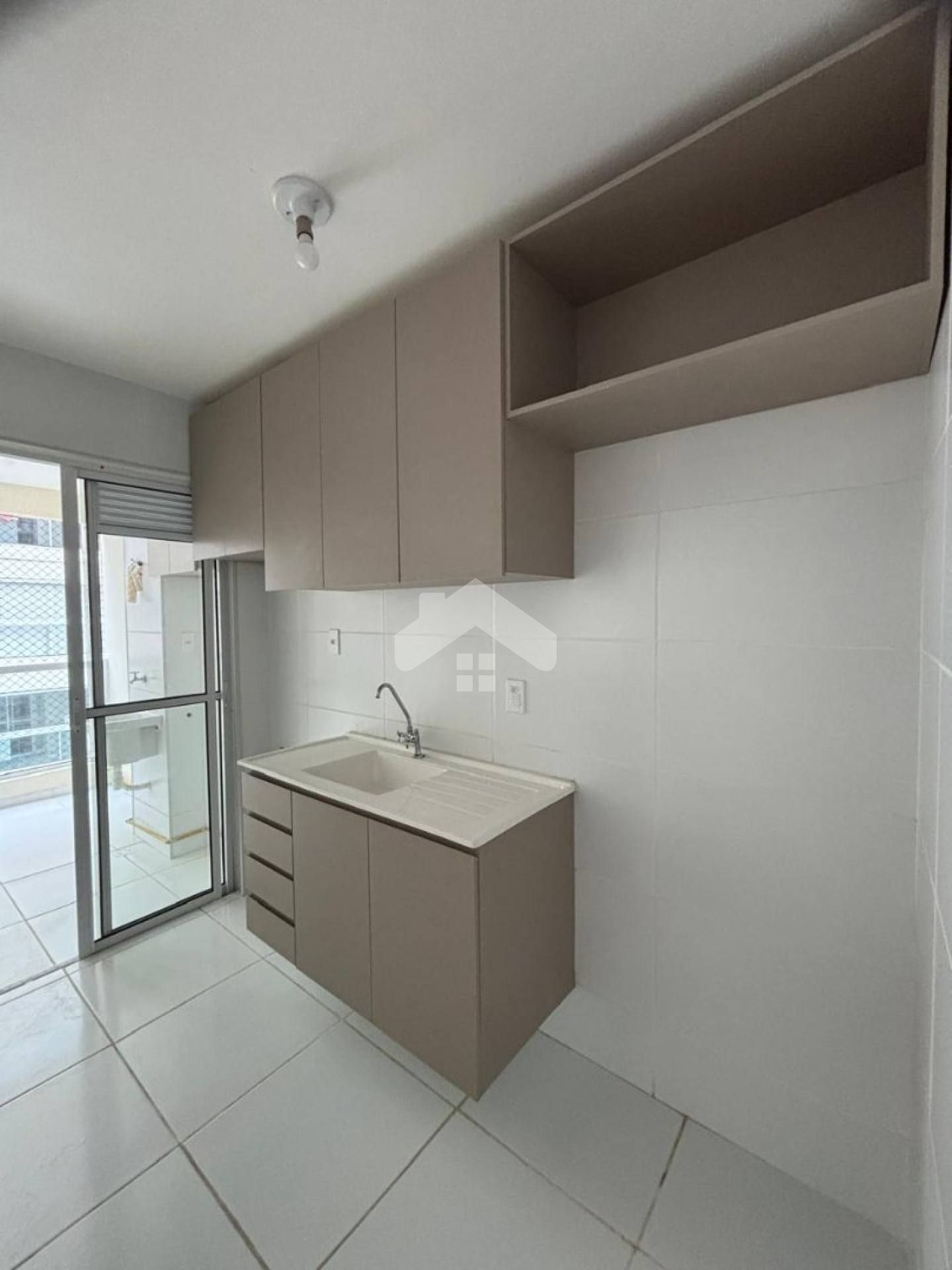 Apartamento no Jardim Serigy, 2/4, 1 suíte, 1 vaga - Farolândia