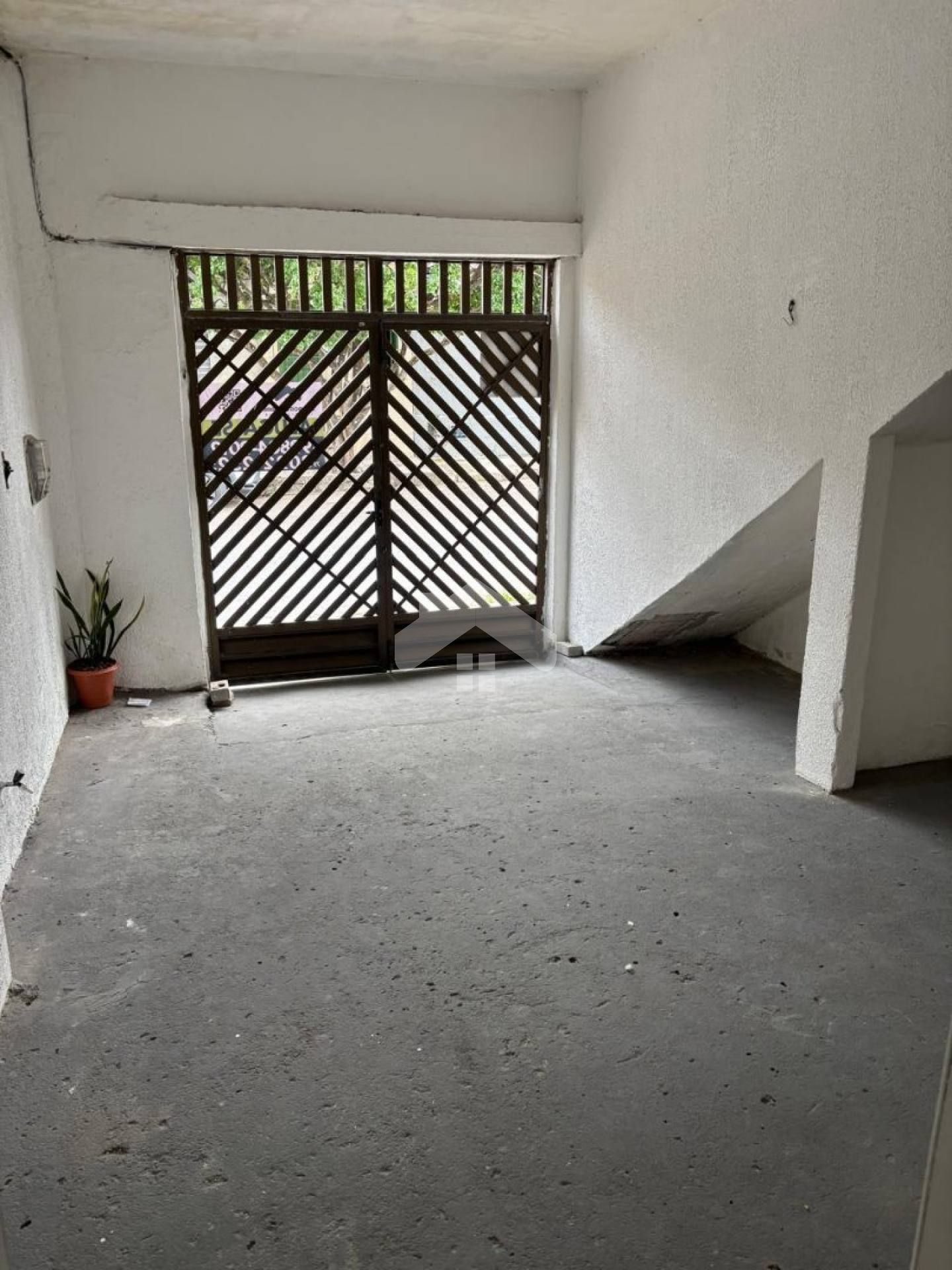 Casa 3/4, 2 banheiros, 1 vaga - Conj. Augusto Franco