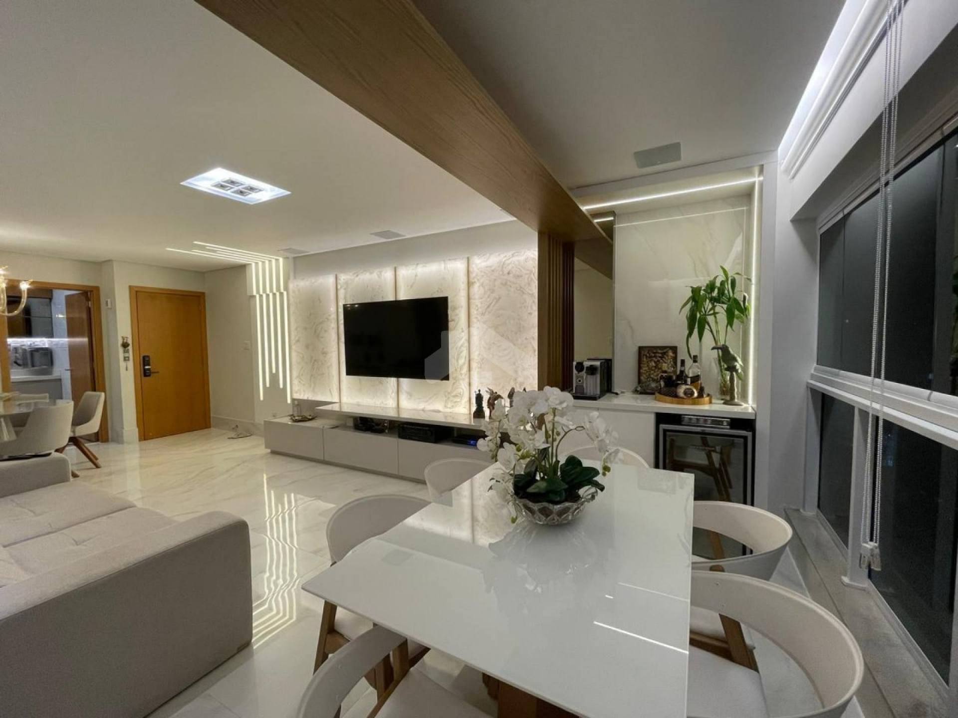 Apartamento no Jaime Gusmão, 2/4, 1 suíte, 2 vagas - Jardim Europa