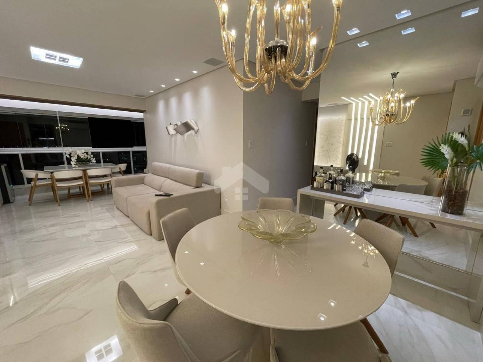 Apartamento no Jaime Gusmão, 2/4, 1 suíte, 2 vagas - Jardim Europa