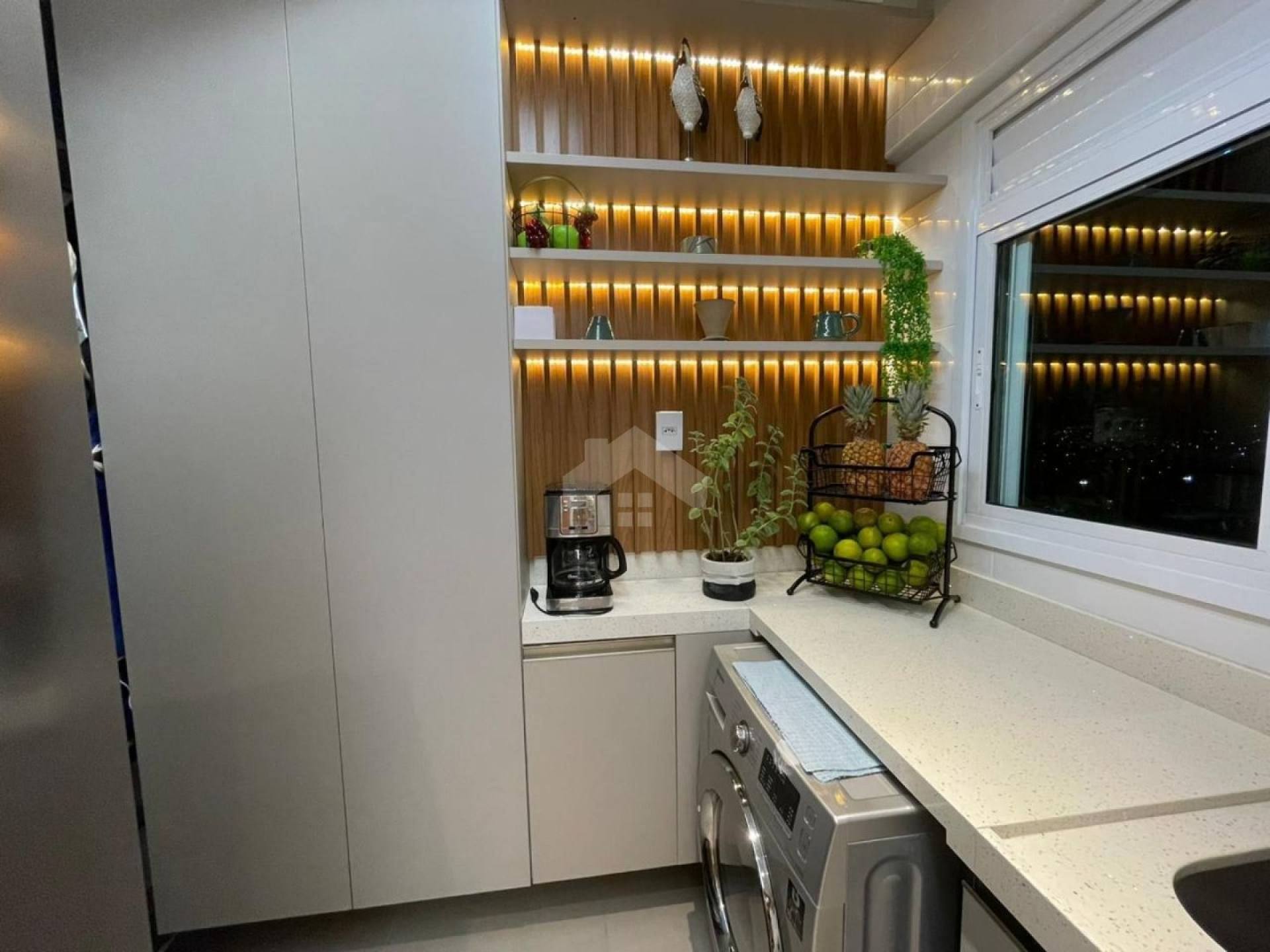 Apartamento no Jaime Gusmão, 2/4, 1 suíte, 2 vagas - Jardim Europa