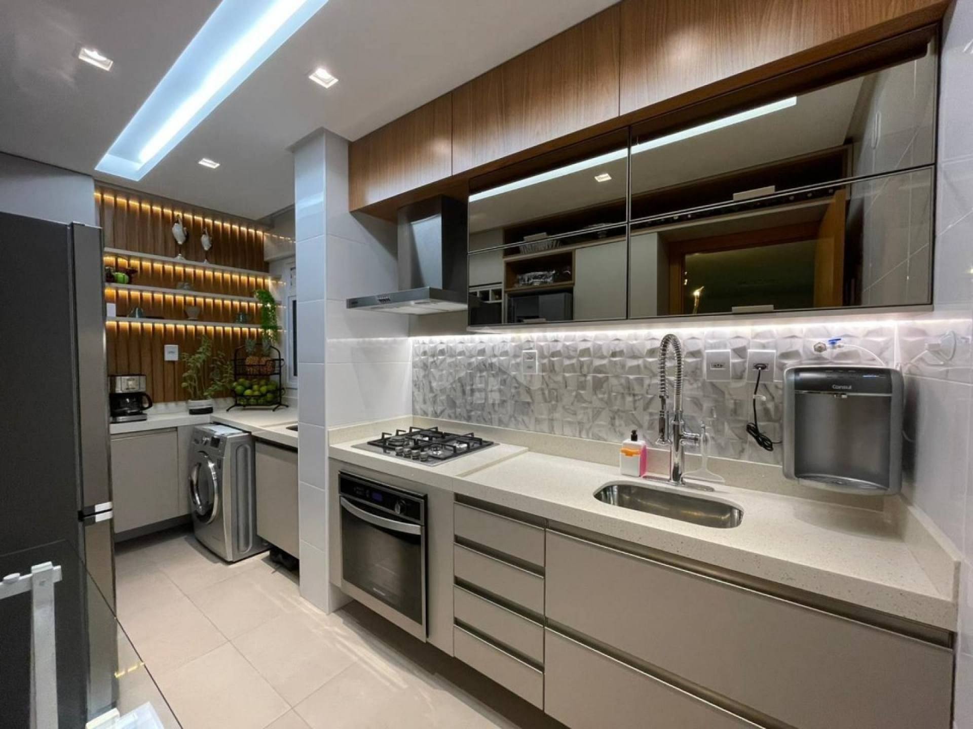 Apartamento no Jaime Gusmão, 2/4, 1 suíte, 2 vagas - Jardim Europa