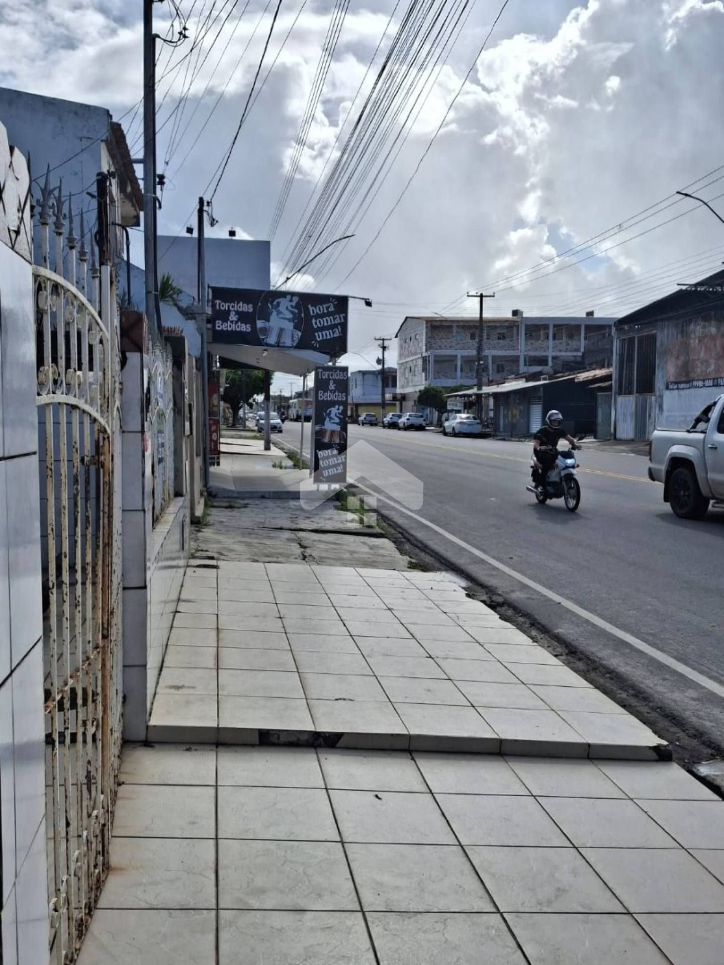 Casa com 2 quartos na Av principal do Marcos freire 2