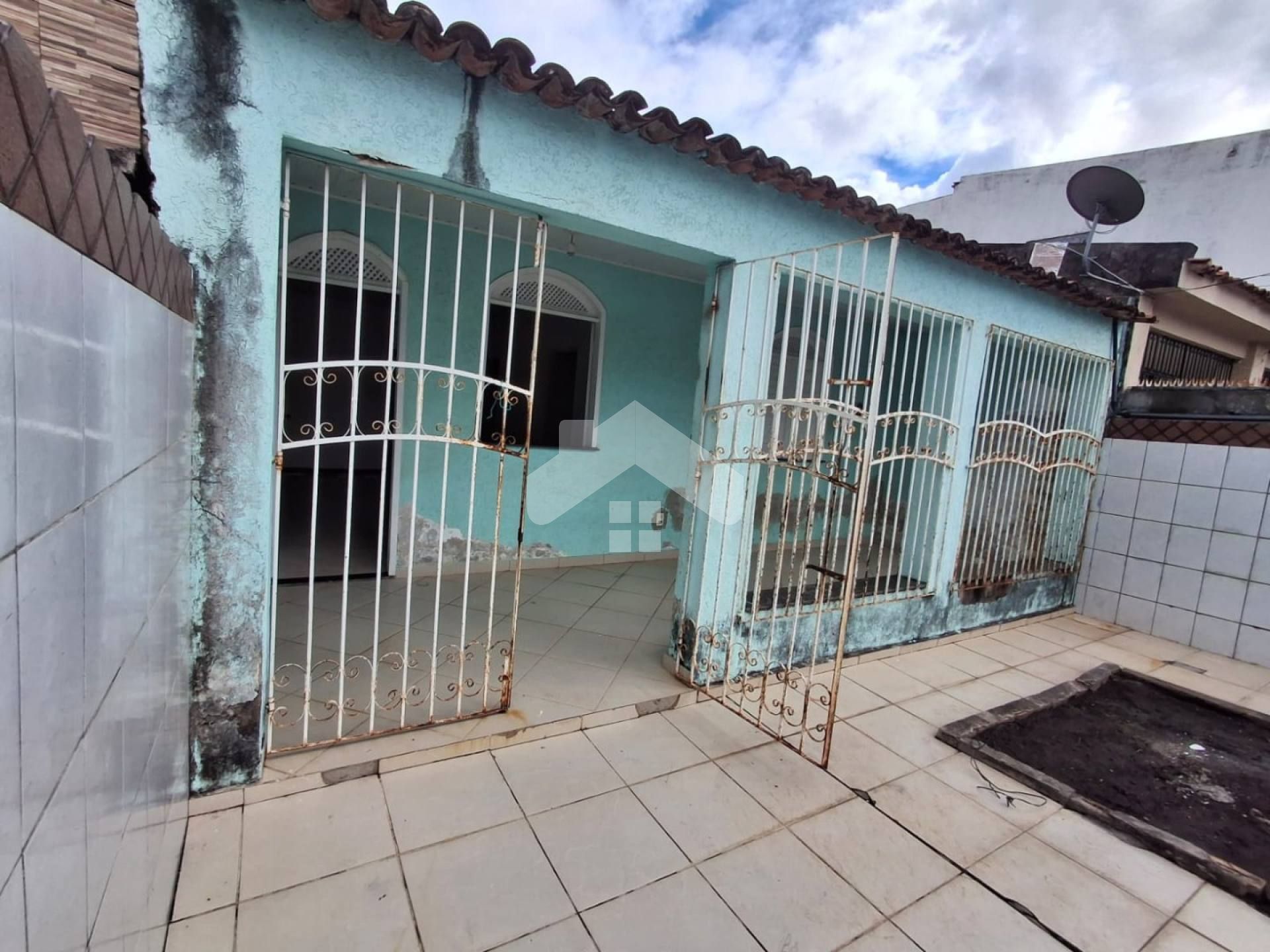 Casa com 2 quartos na Av principal do Marcos freire 2
