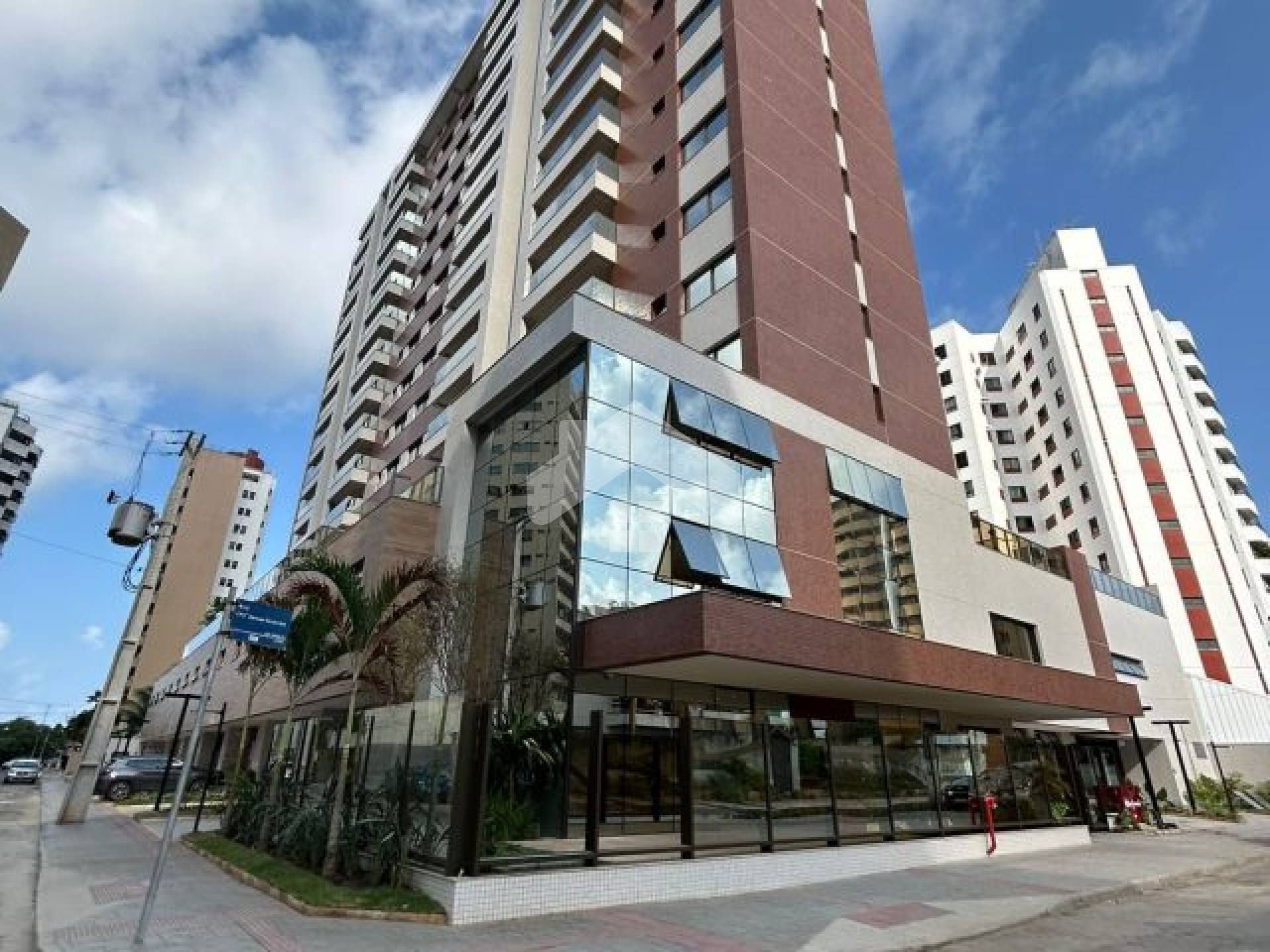 Apartamento sombra total com 3 suítes no Bairro Garcia