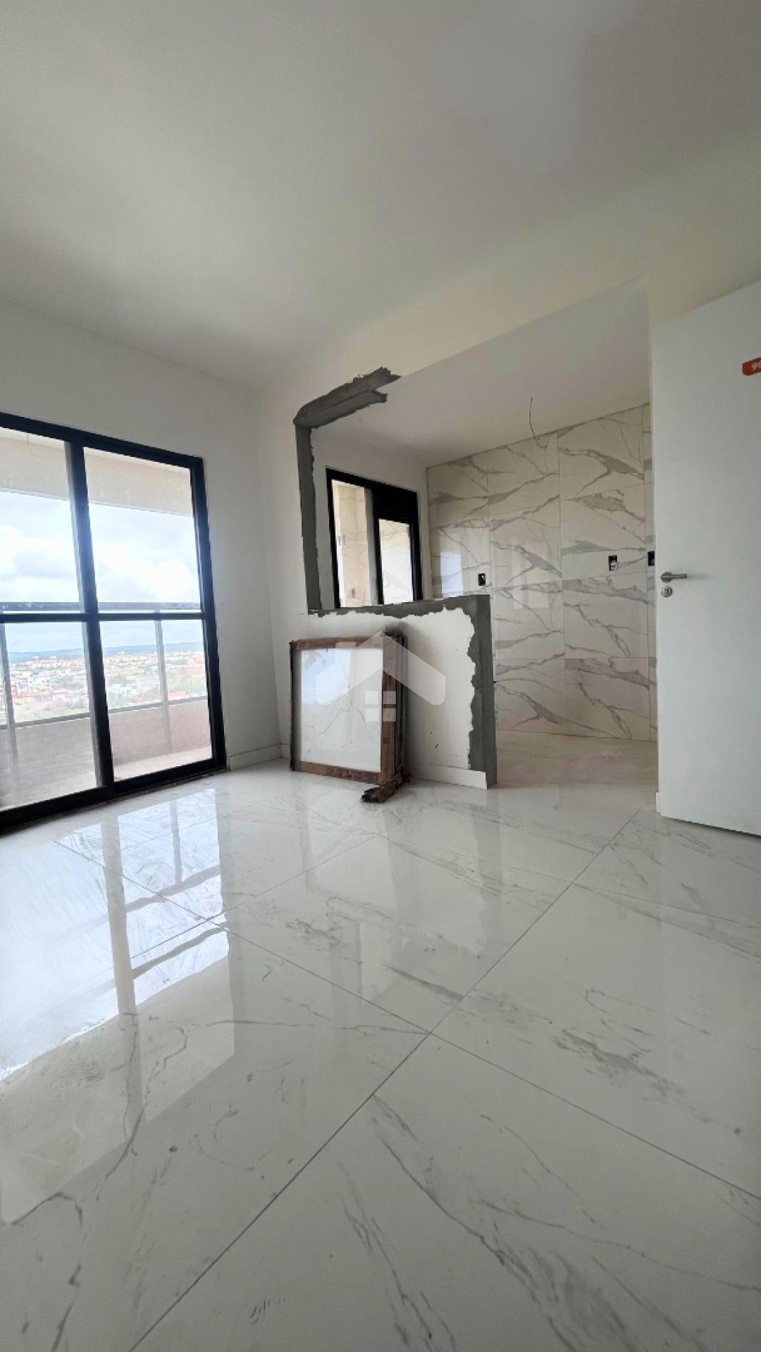 Apartamento reformado com 2 quartos sendo um suíte no Bairro Aruana.