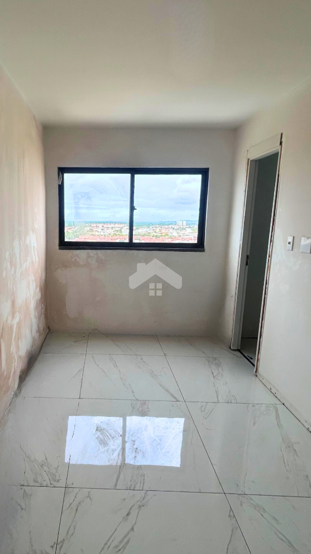 Apartamento reformado com 2 quartos sendo um suíte no Bairro Aruana.