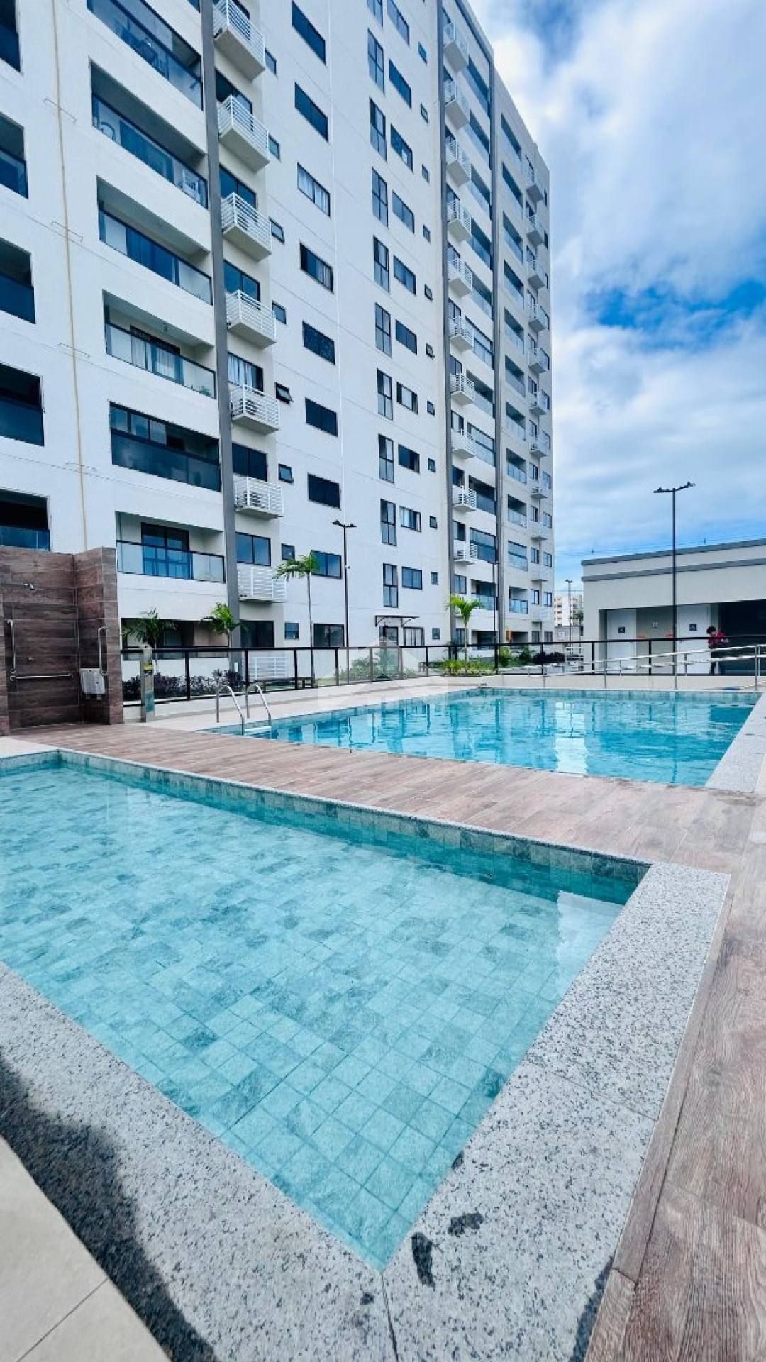 Apartamento reformado com 2 quartos sendo um suíte no Bairro Aruana.