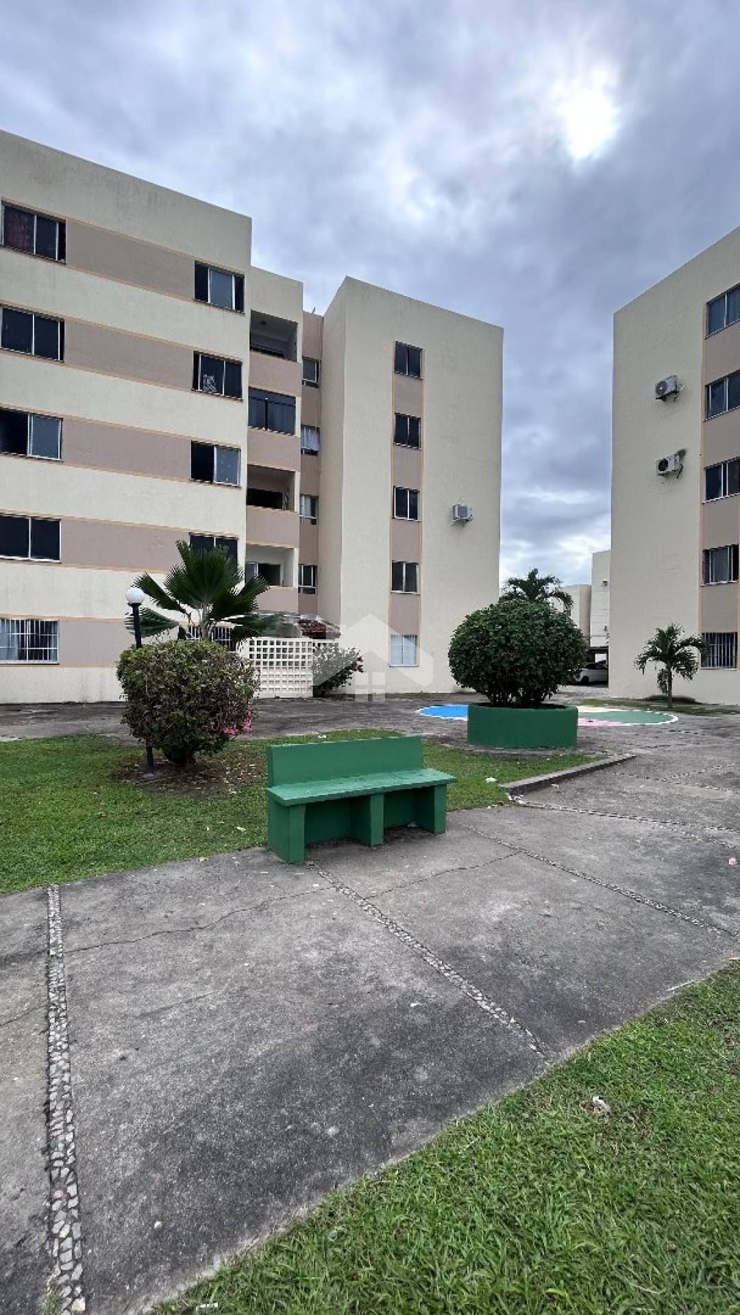 Apartamento de 3 quartos,com elevador, sombra e ventilado, no Bairro Farolândia.
