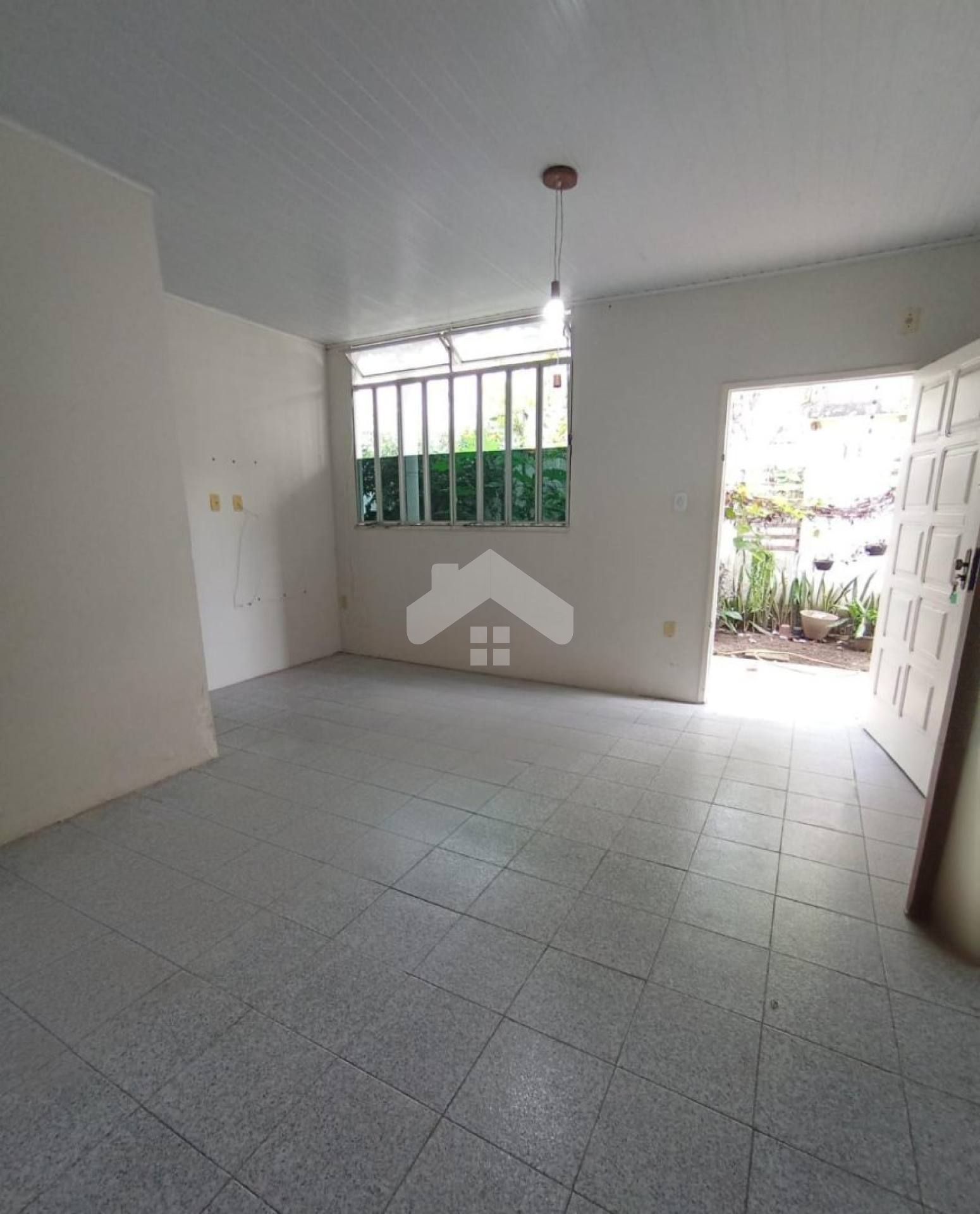 Casa 2/4, 1 banheiro, 1 vaga de garagem - São Conrado.