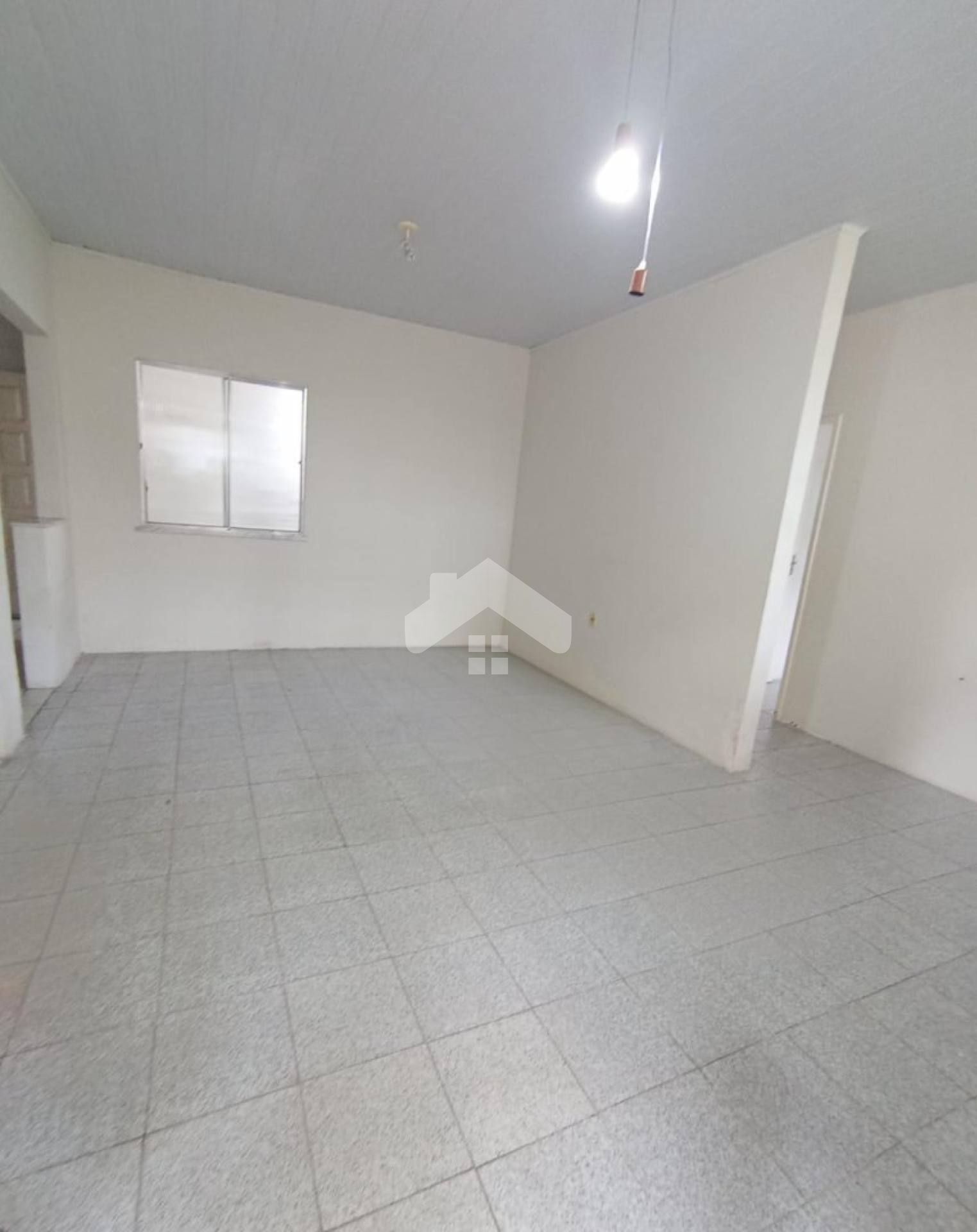 Casa 2/4, 1 banheiro, 1 vaga de garagem - São Conrado.