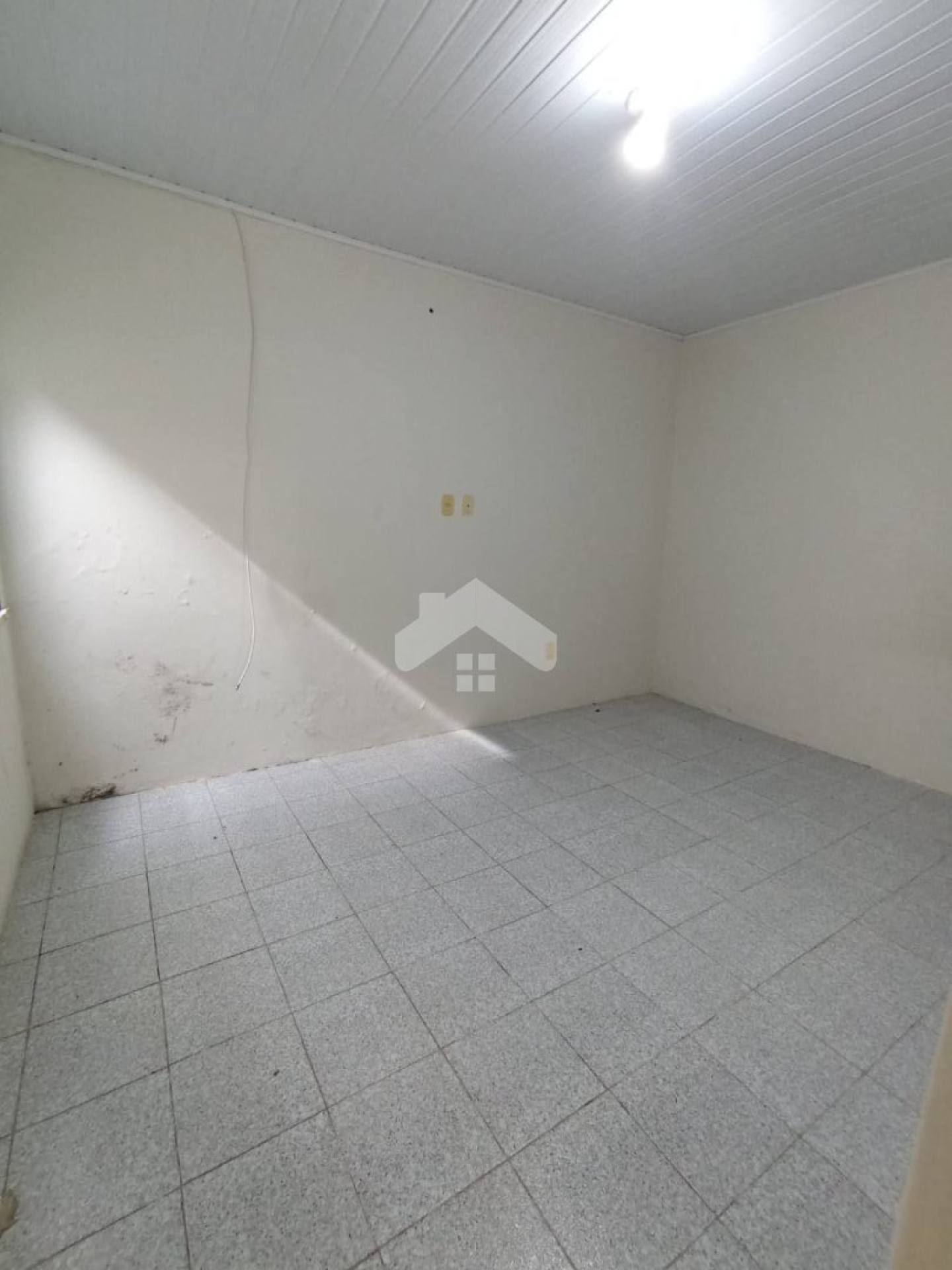 Casa 2/4, 1 banheiro, 1 vaga de garagem - São Conrado.