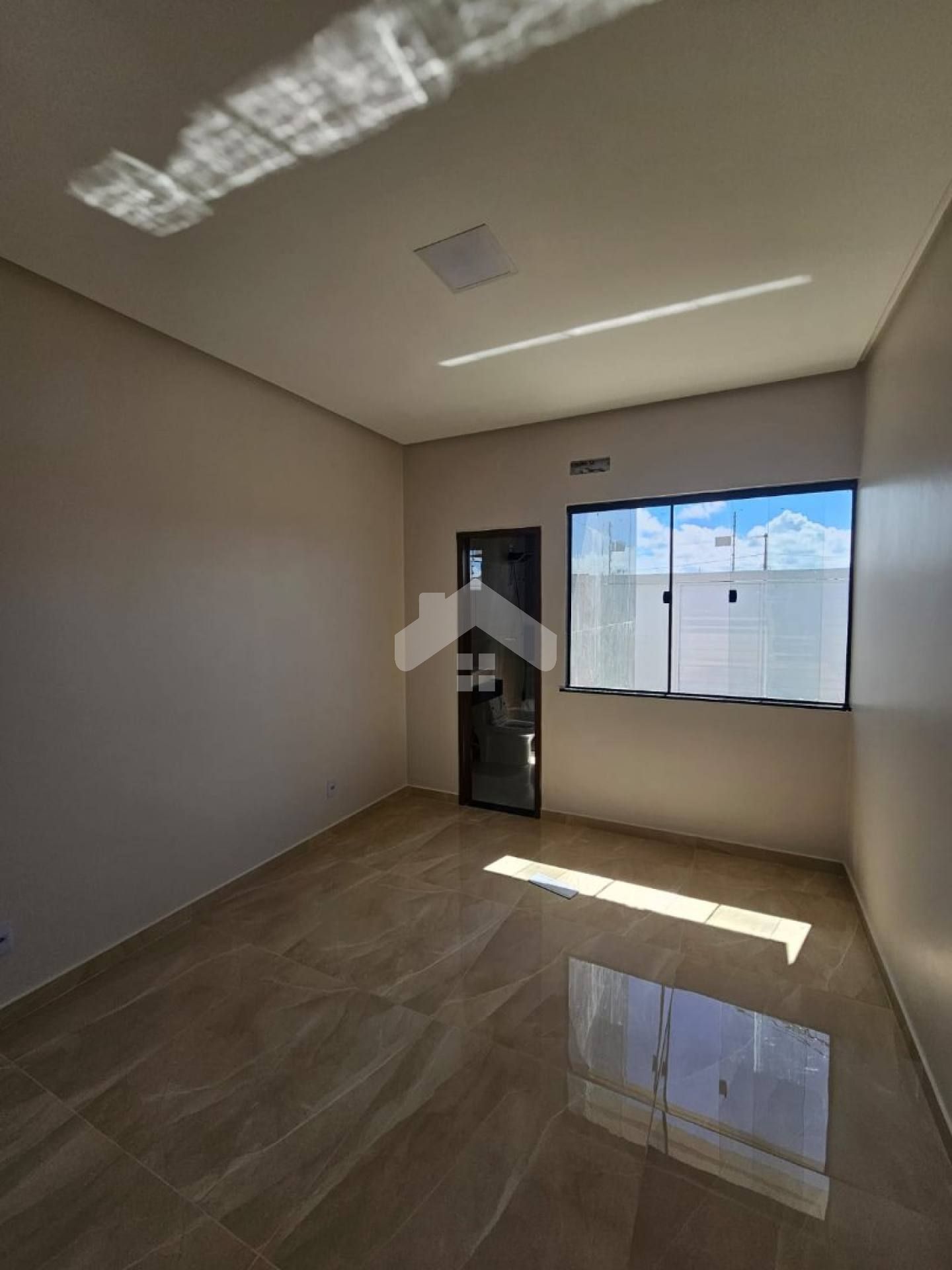 Casa Nova e Pronta para Morar, com 2 Quartos sendo um suíte no Luar da Barra II