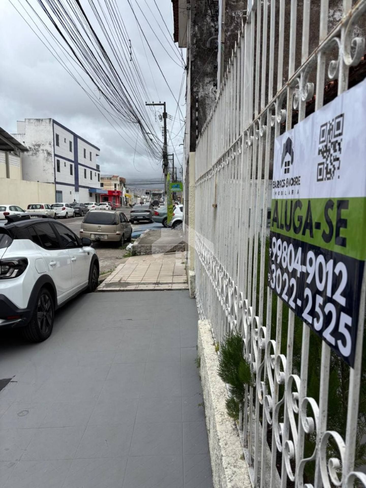 Casa com 2/4, 1 banheiro, 1 vaga - Siqueira Campos