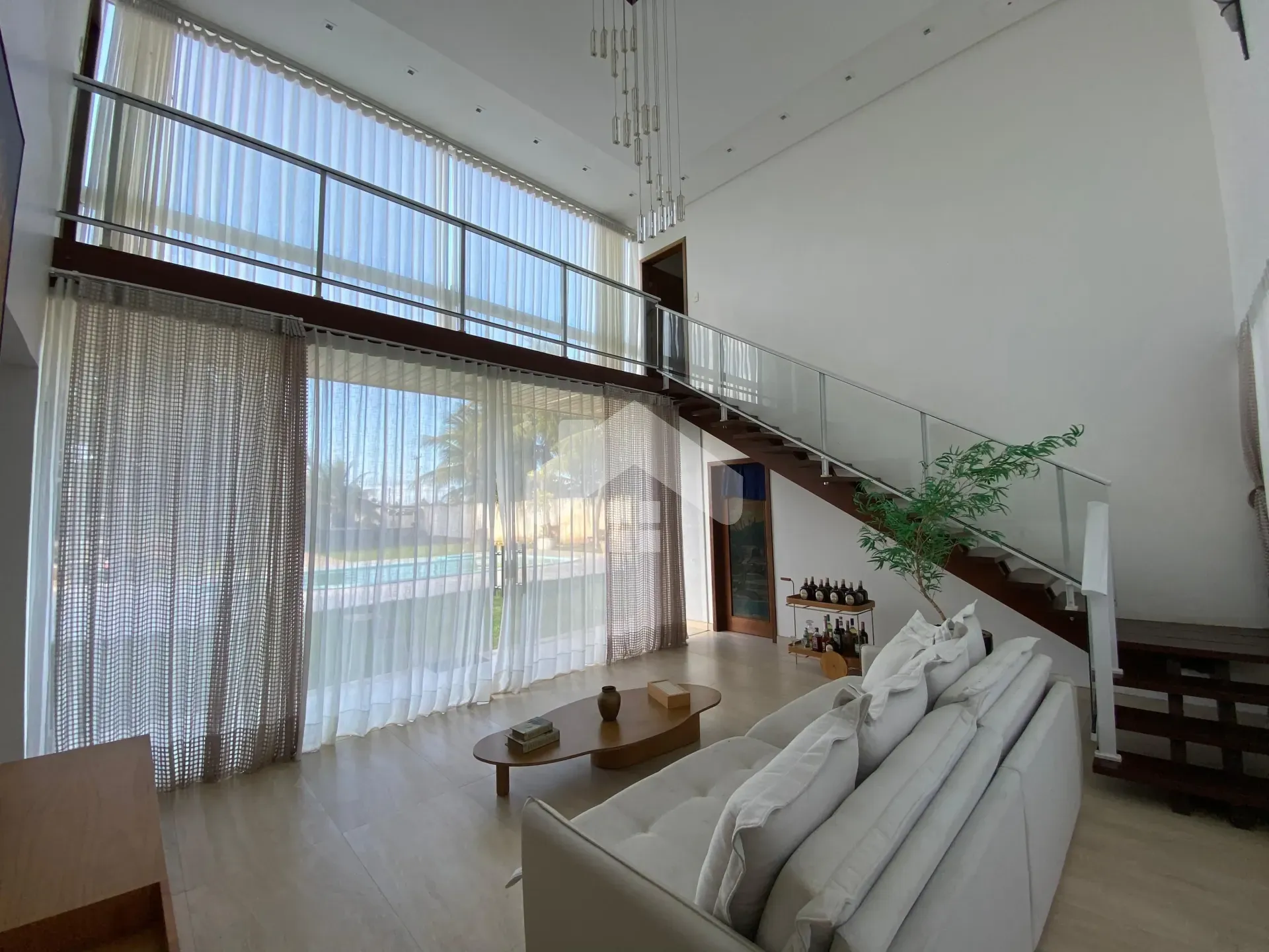 Casa de Condomínio Para Vender com 5 suítes no bairro Robalo em Aracaju