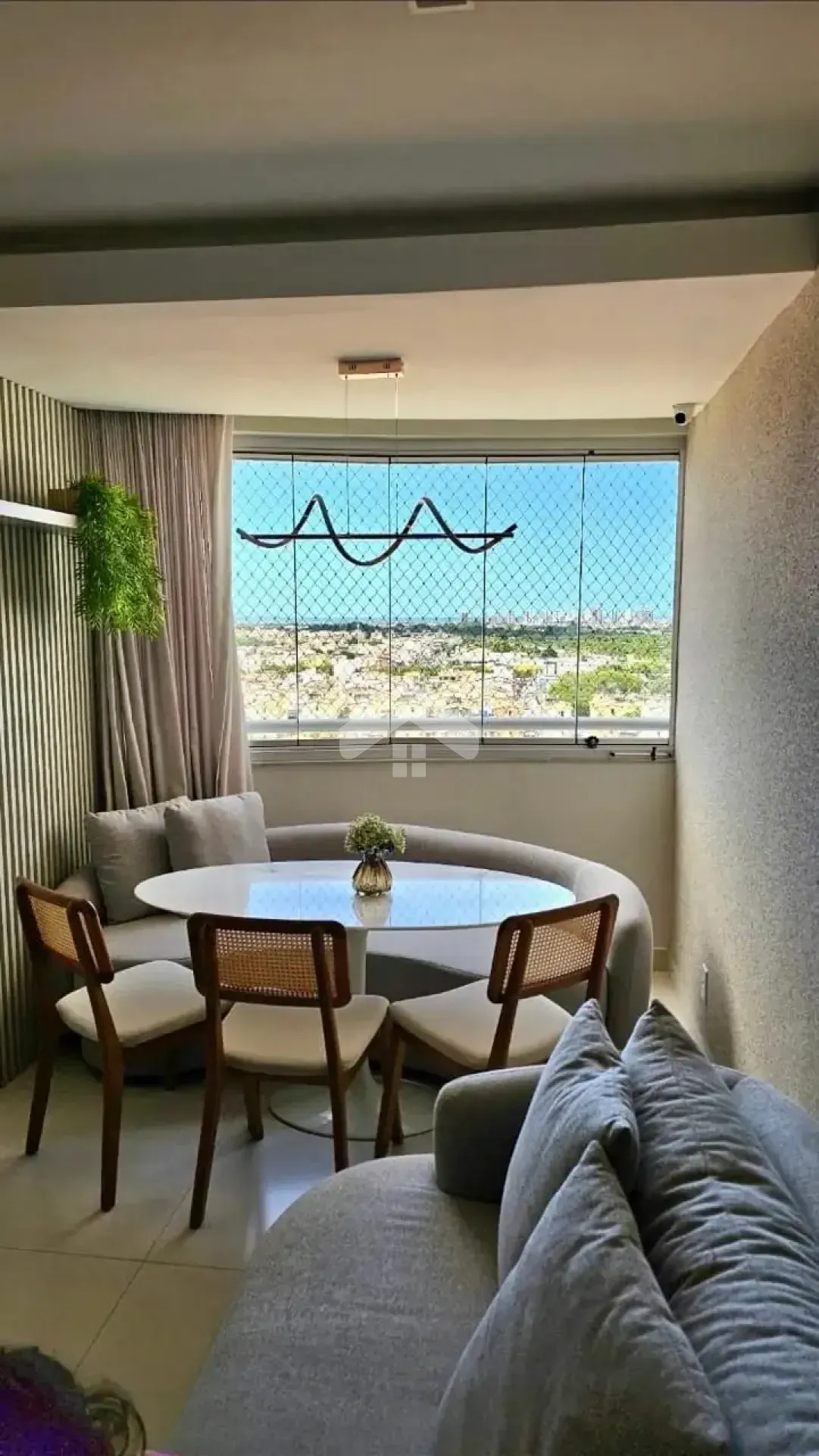 Apartamento para vender com 3 quartos 2 suítes com movéis planejados na Farolândia em Aracaju