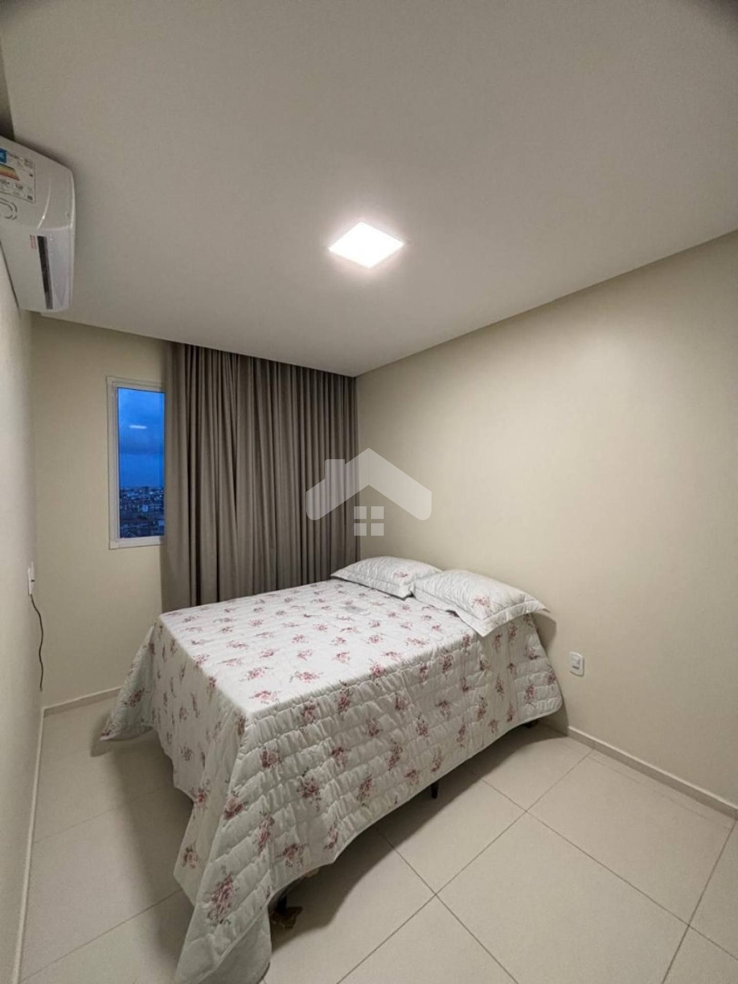AP no Athos Residence, MOBILIADO, 2/4, 1 suíte, 1 vaga (Cond. Incluso) - Ponto Novo