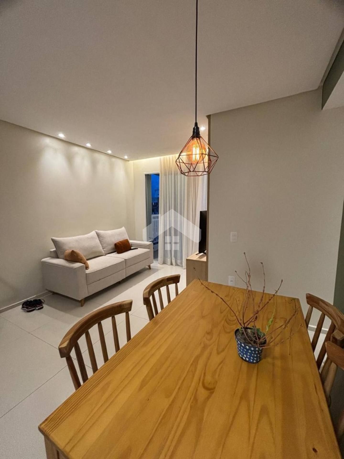 AP no Athos Residence, MOBILIADO, 2/4, 1 suíte, 1 vaga (Cond. Incluso) - Ponto Novo