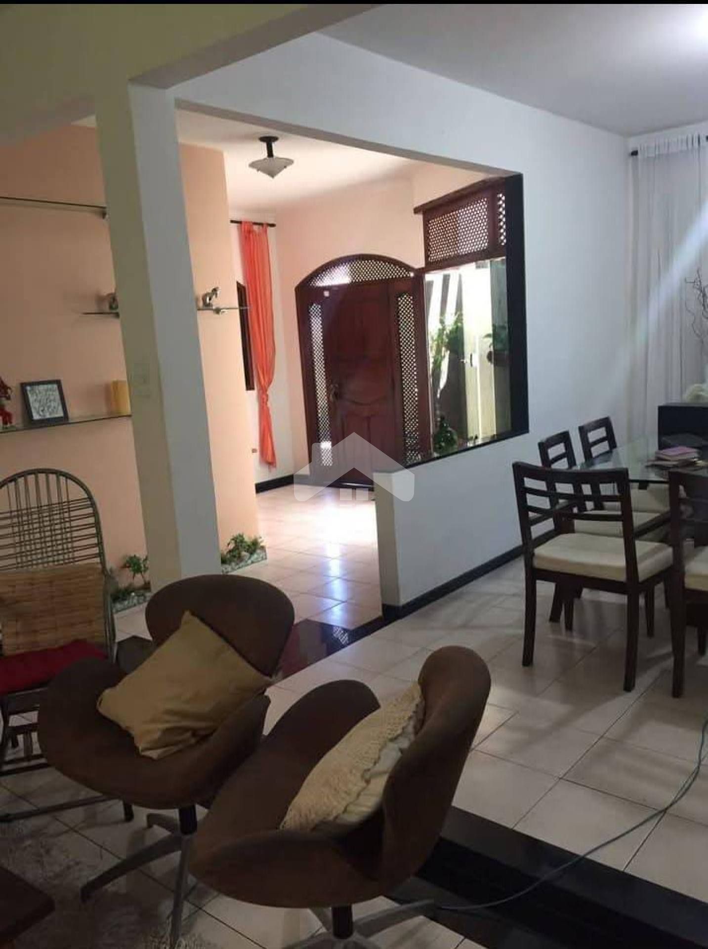 Casa Para Vender com 5 quartos 1 suítes no bairro Suíssa em Aracaju