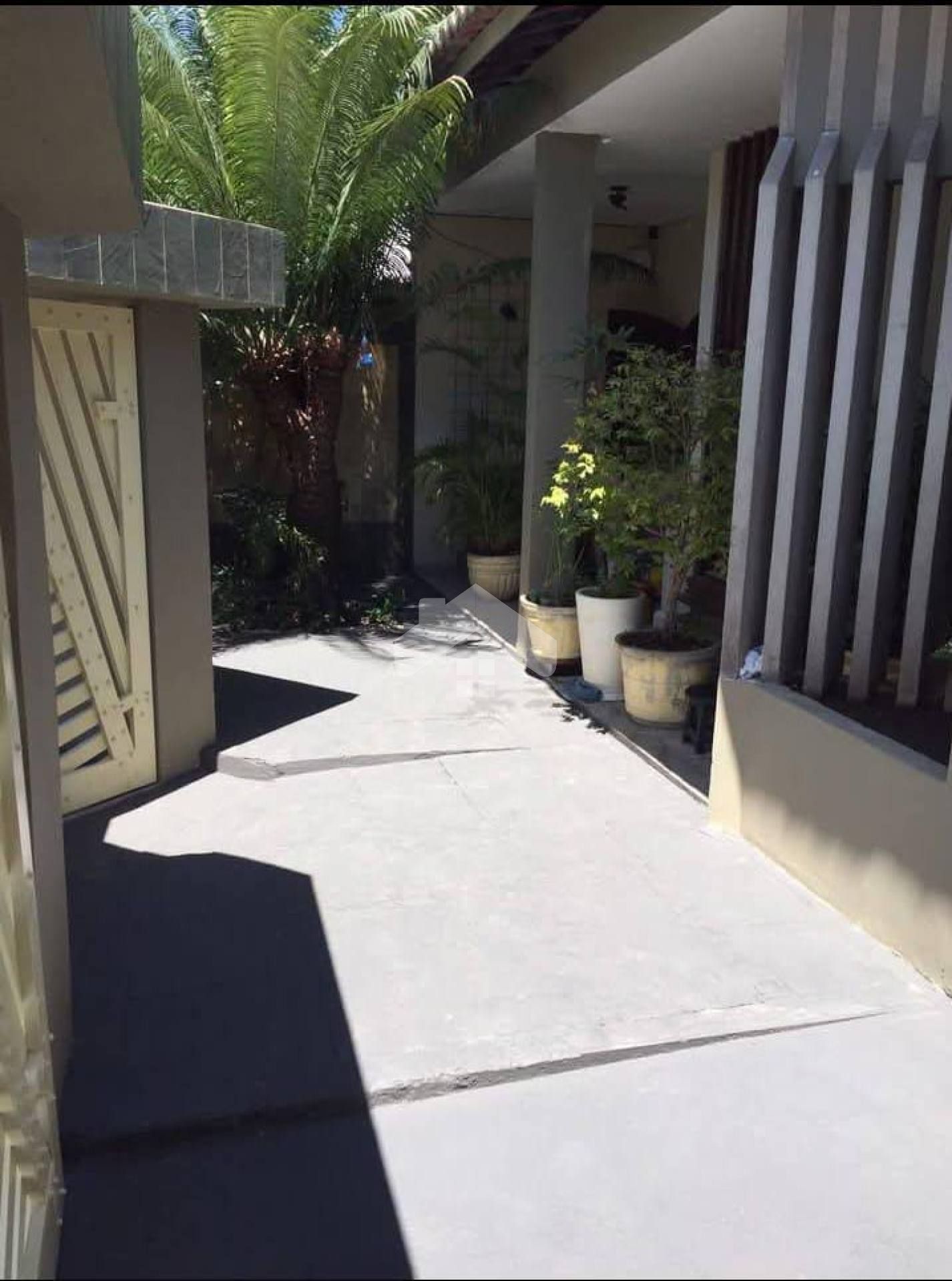 Casa Para Vender com 5 quartos 1 suítes no bairro Suíssa em Aracaju