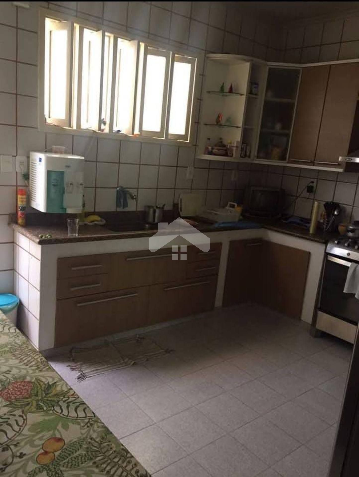 Casa Para Vender com 5 quartos 1 suítes no bairro Suíssa em Aracaju