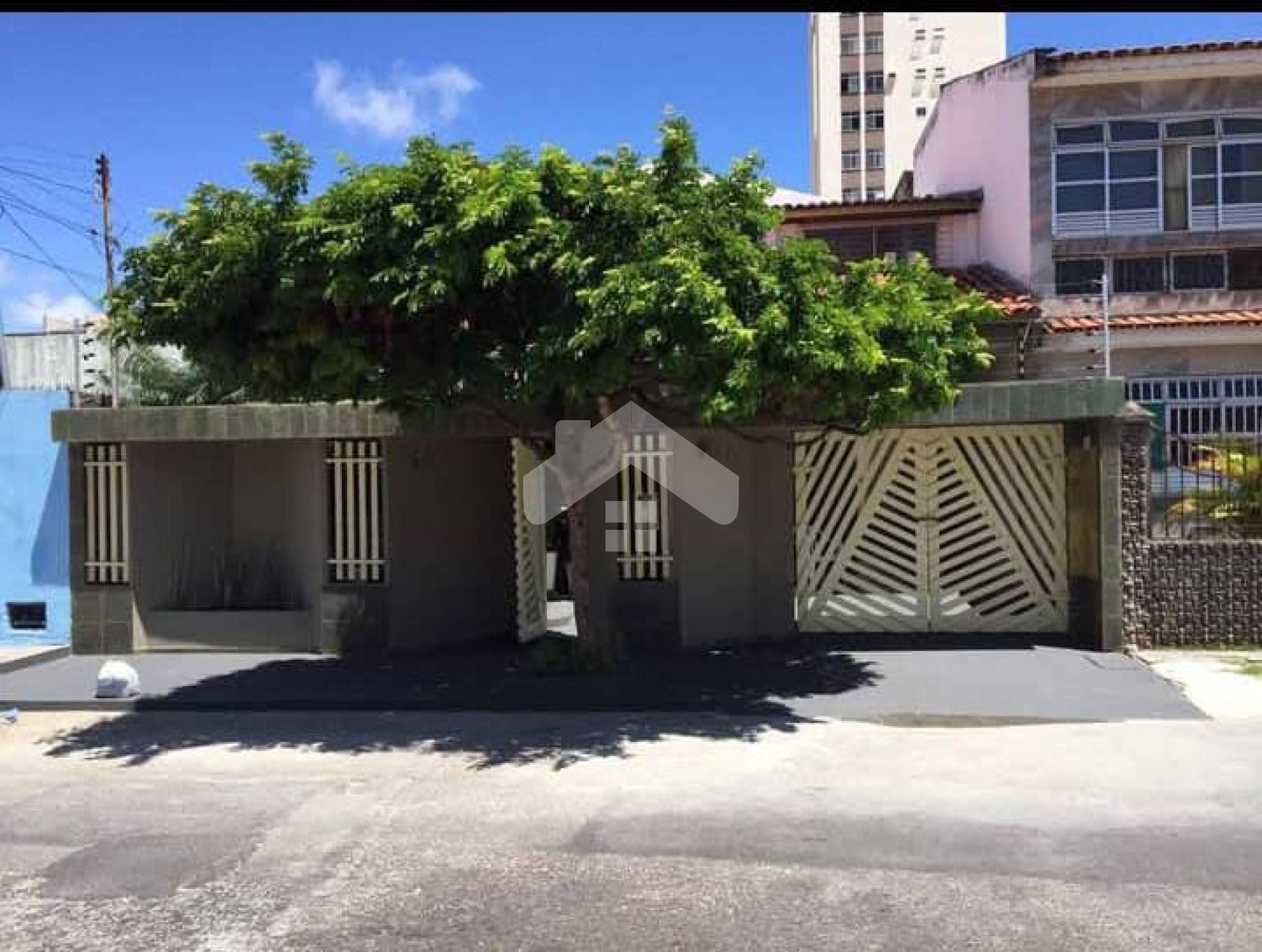 Casa Para Vender com 5 quartos 1 suítes no bairro Suíssa em Aracaju