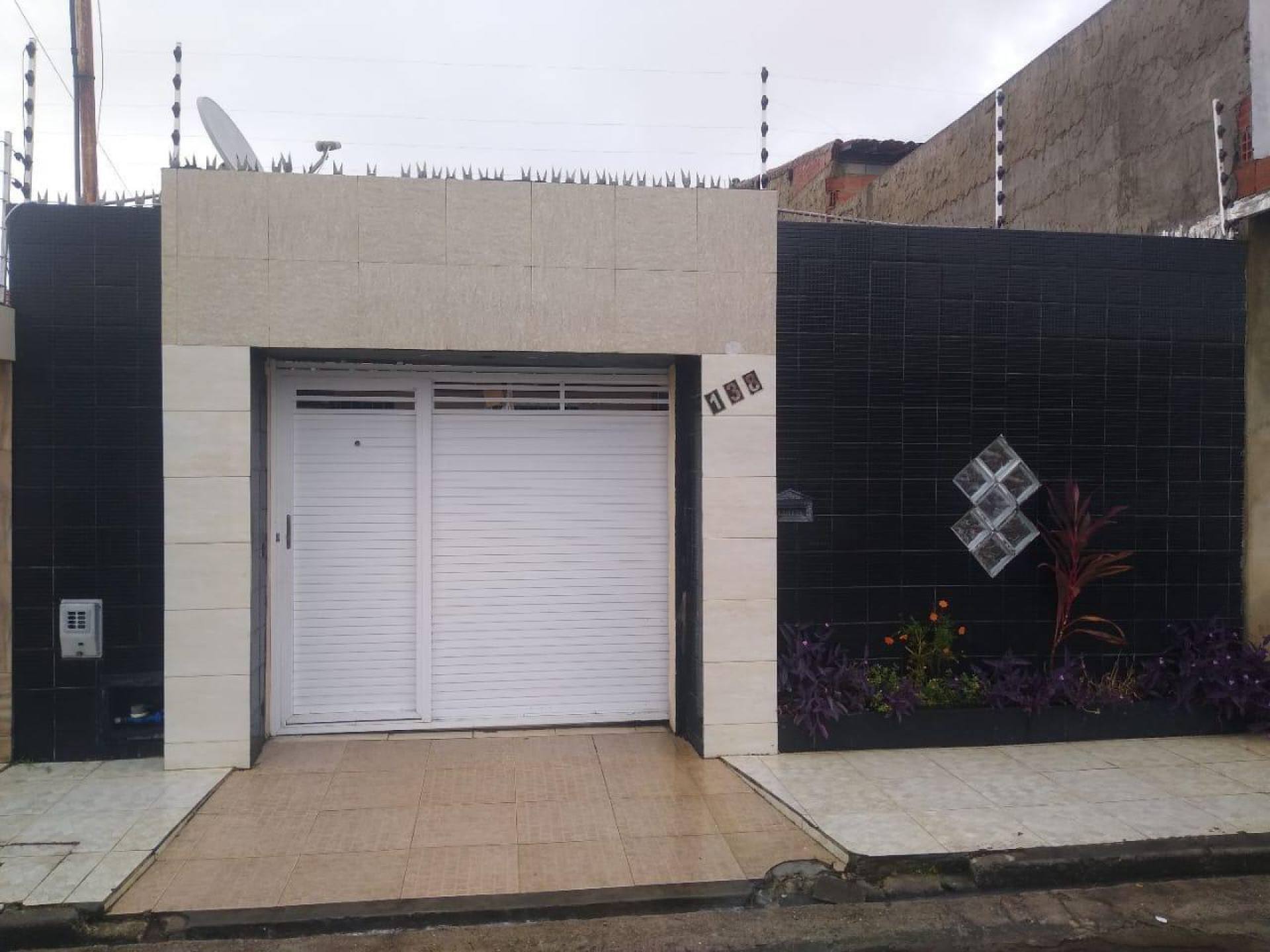 Casa Para Vender com 3 quartos 1 suítes no bairro Aruana em Aracaju