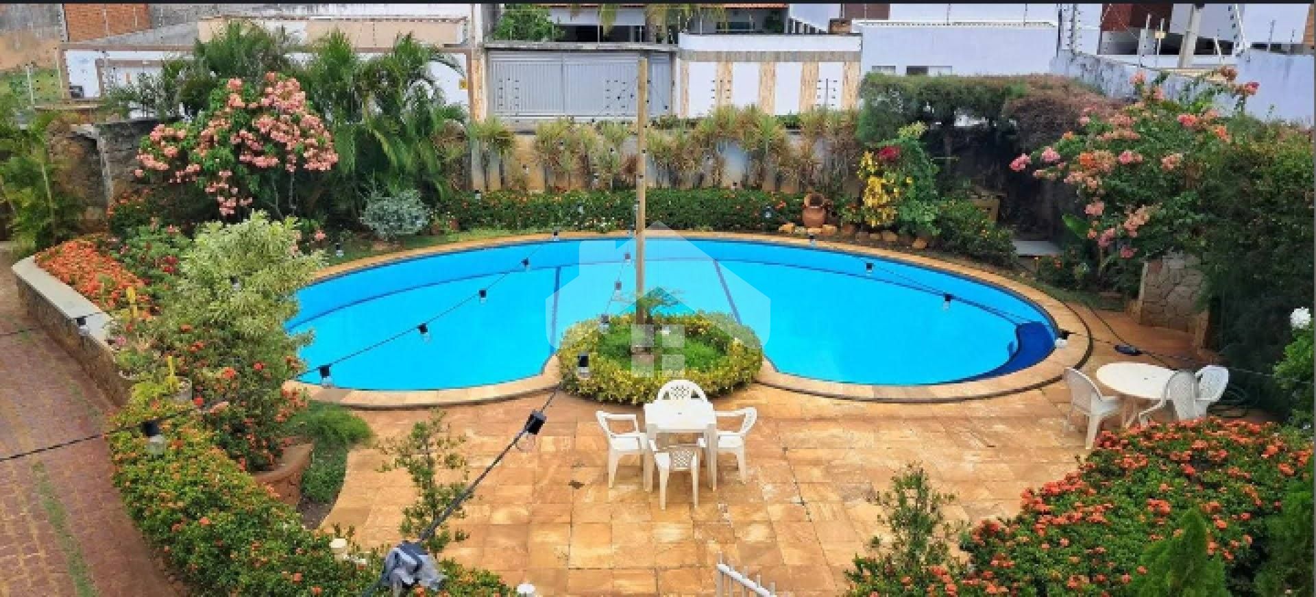 Casa Para Vender com 4 quartos 2 suítes no bairro Atalaia em Aracaju