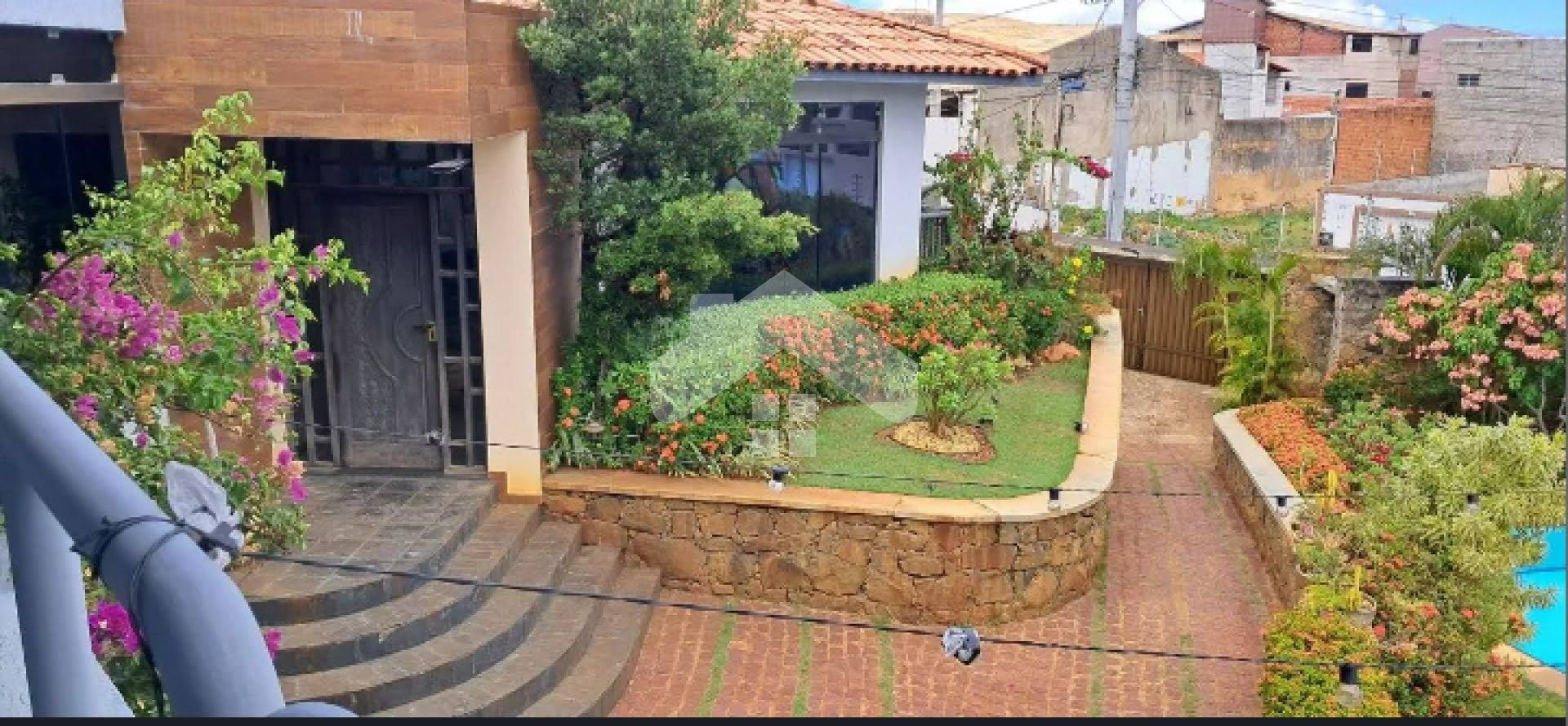 Casa Para Vender com 4 quartos 2 suítes no bairro Atalaia em Aracaju