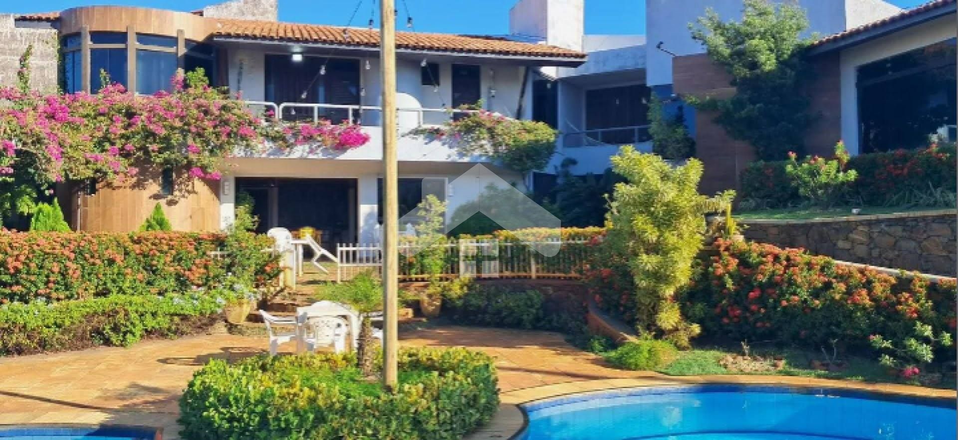 Casa Para Vender com 4 quartos 2 suítes no bairro Atalaia em Aracaju