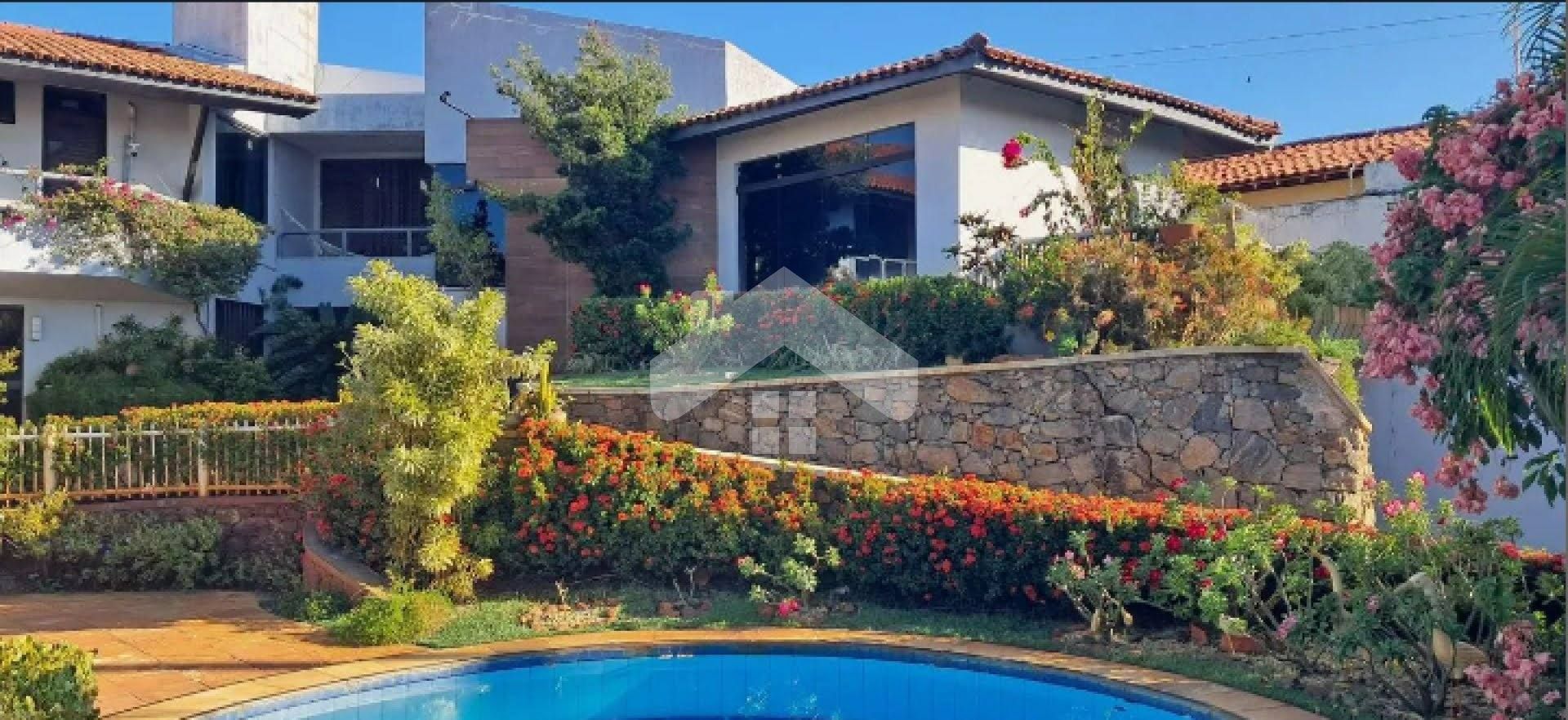 Casa Para Vender com 4 quartos 2 suítes no bairro Atalaia em Aracaju