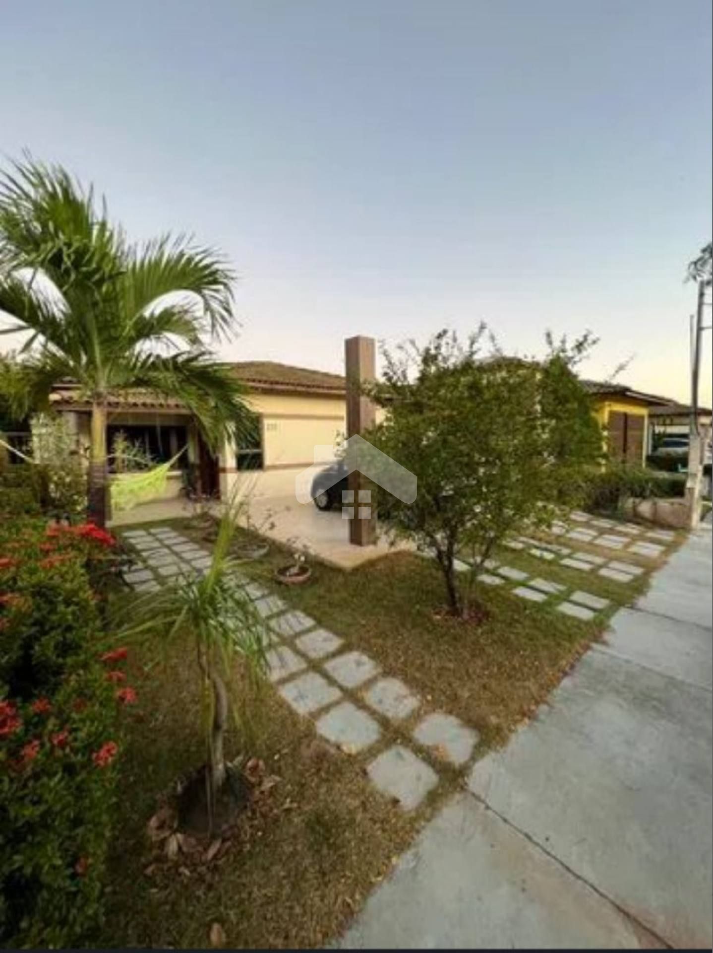 Casa de Condomínio Para Vender com 3 quartos 1 suítes no bairro Aruana em Aracaju